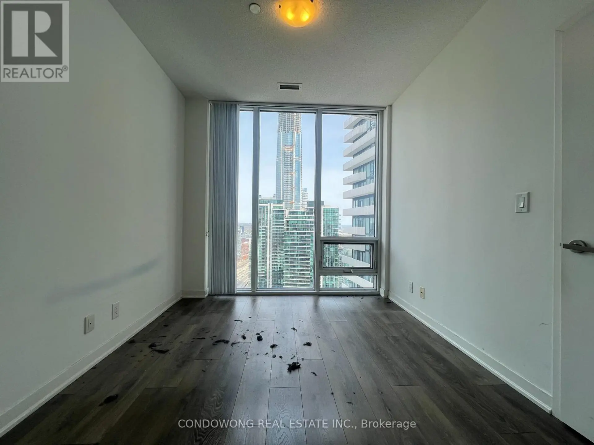 #4905 100 HARBOUR STREET - Image 9