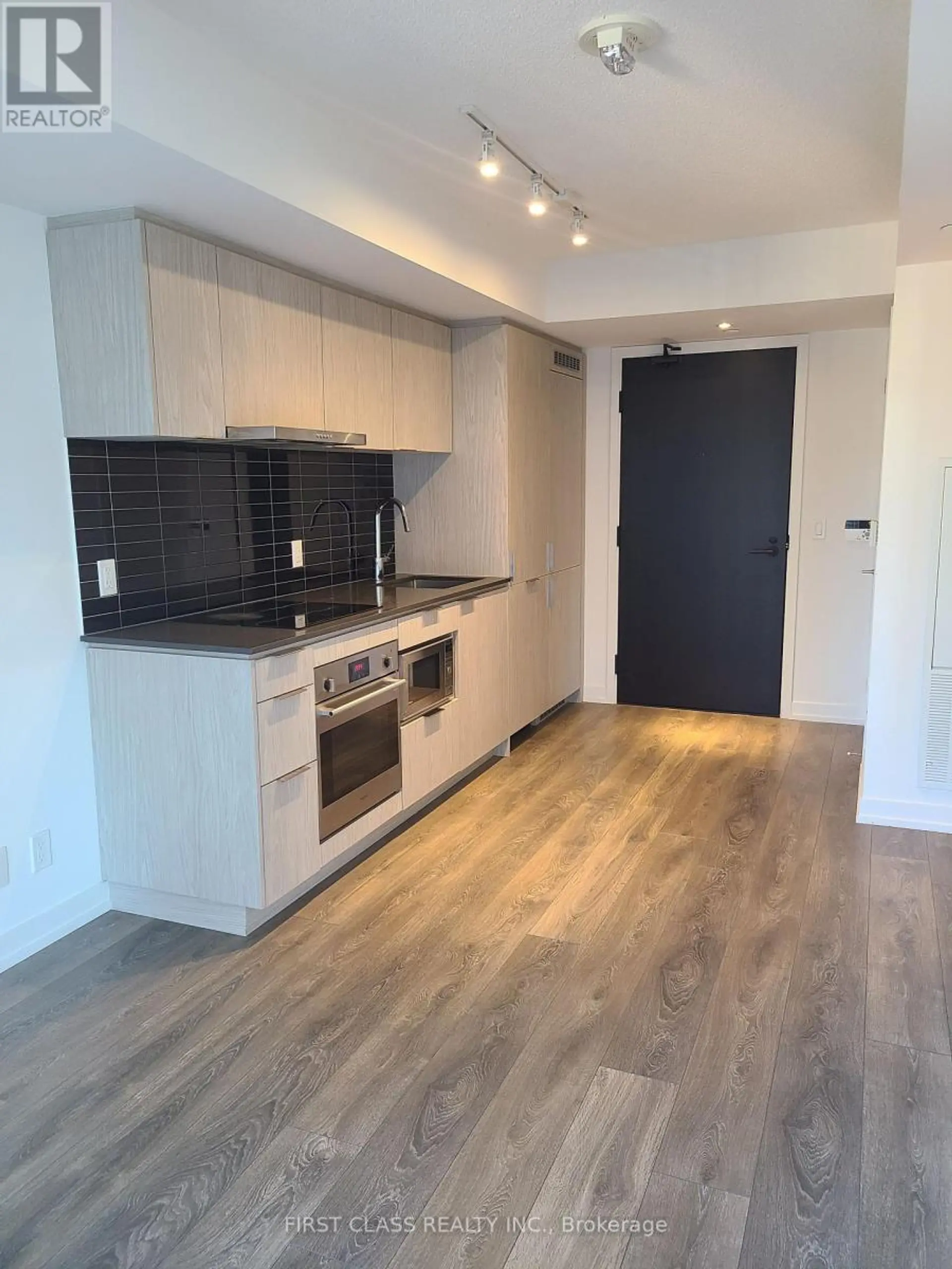 #1810 60 SHUTER STREET - Image 6