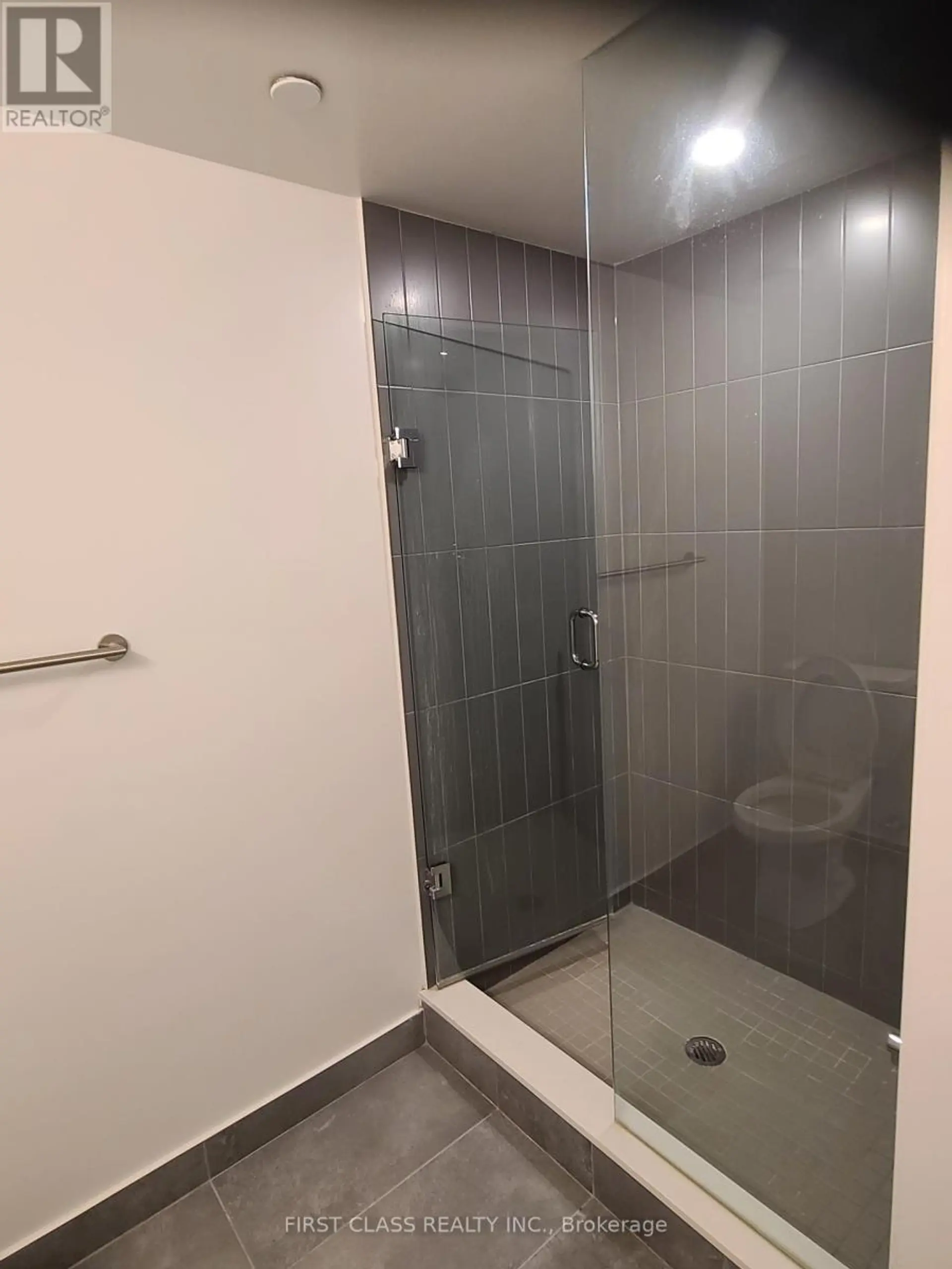#1810 60 SHUTER STREET - Image 9