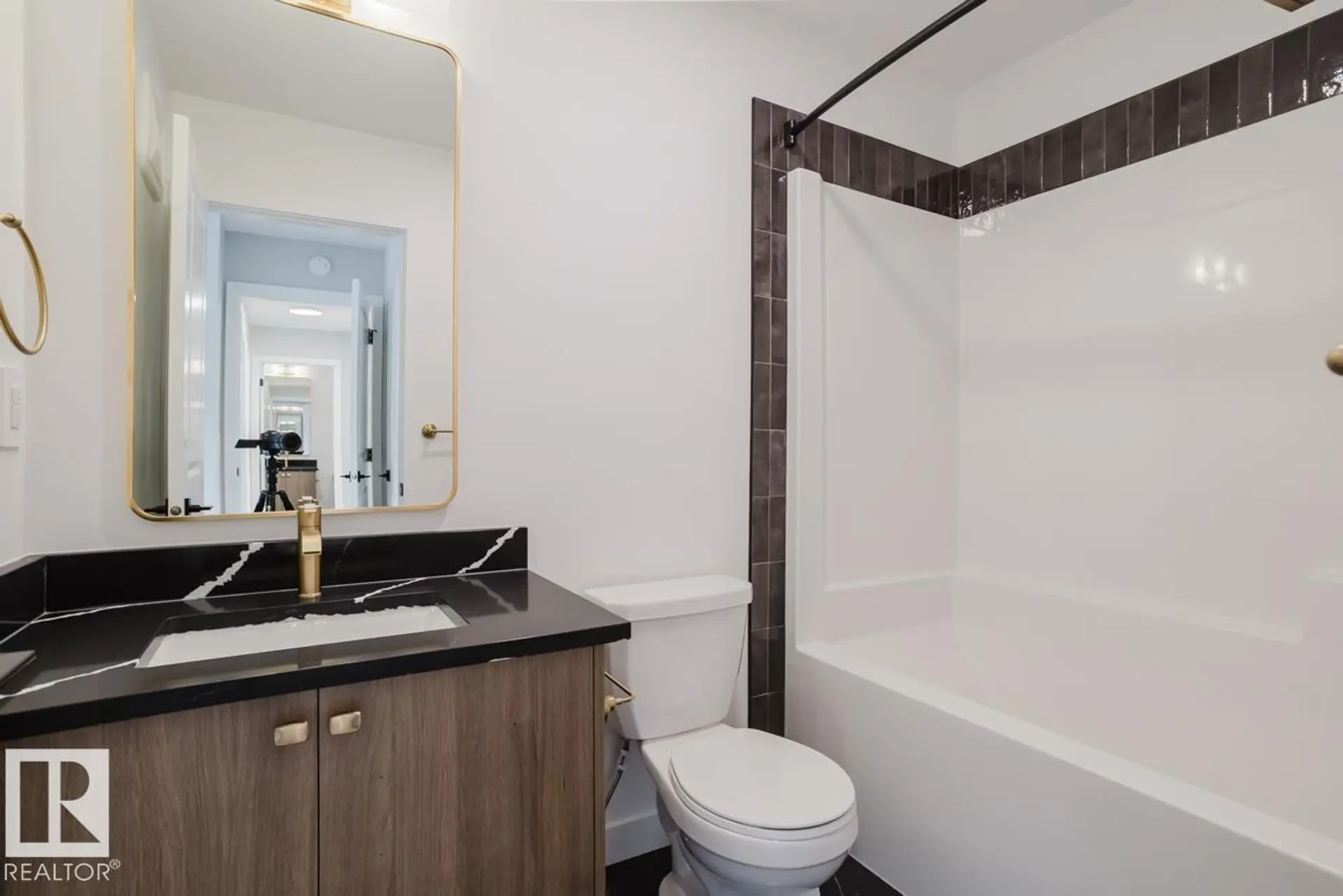 #11 16231 19 AV SW - Image 7