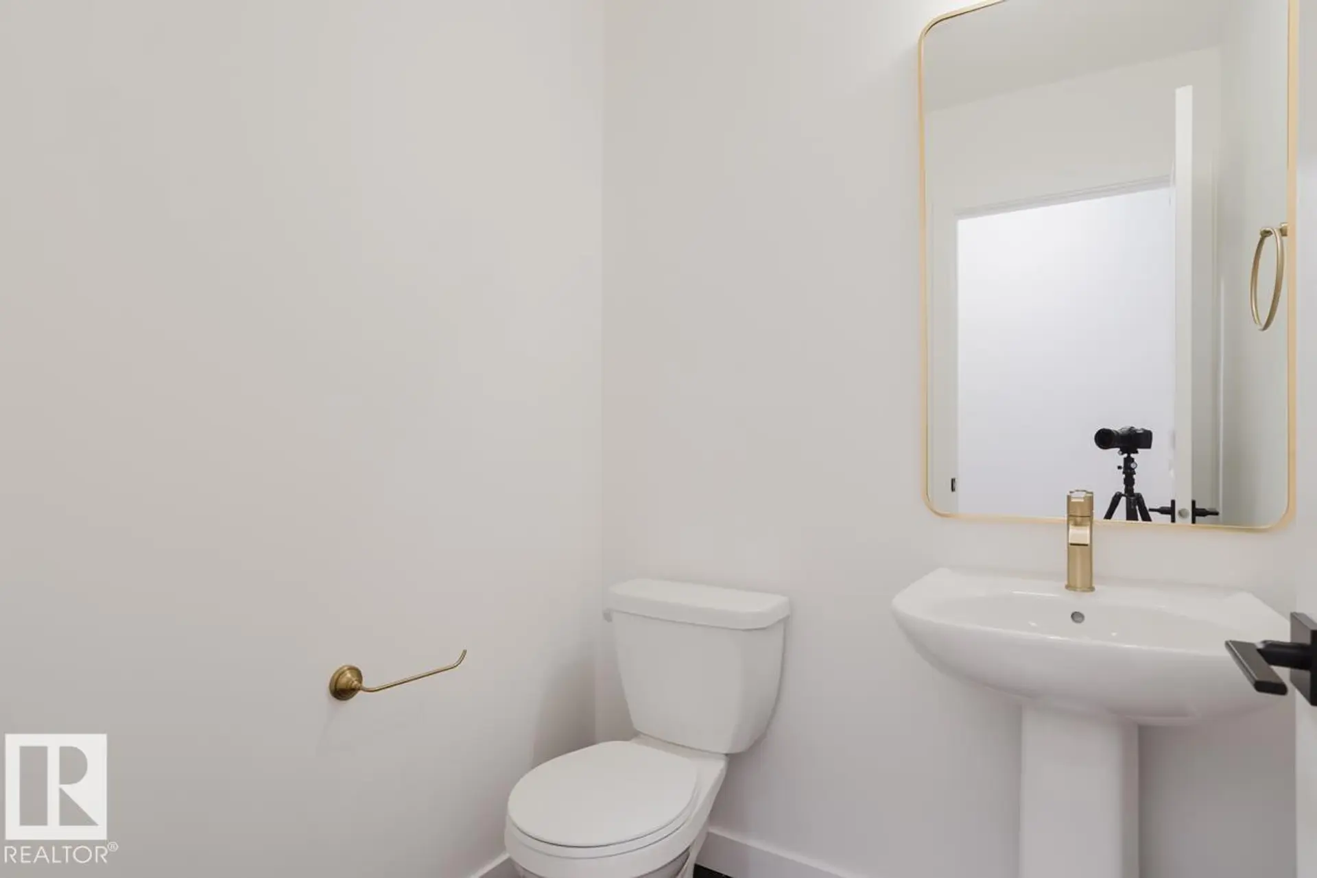 #11 16231 19 AV SW - Image 8