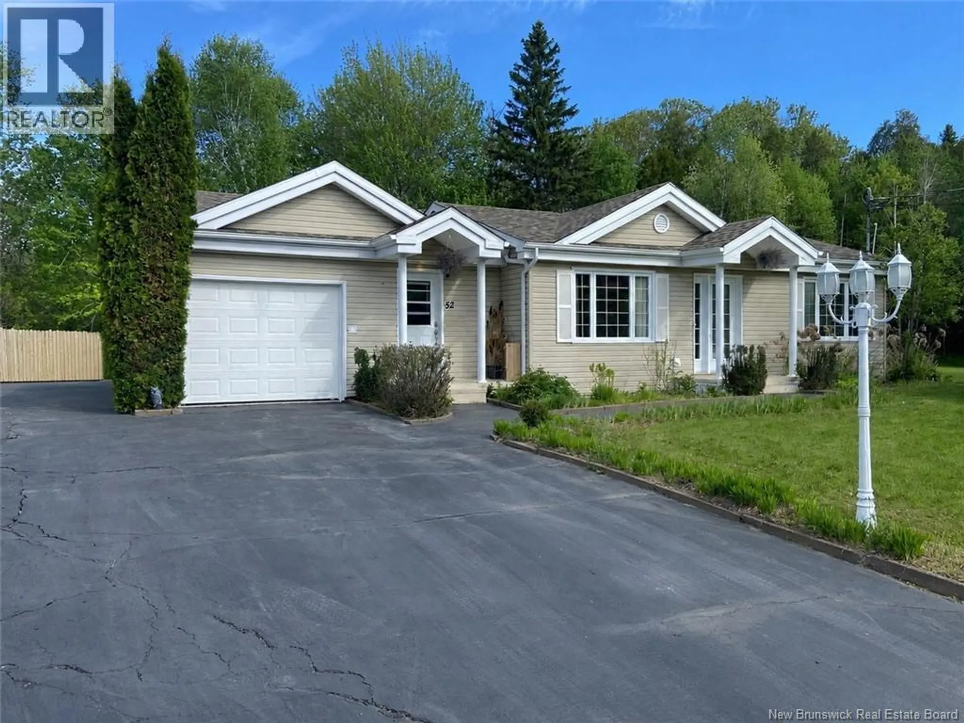 52 Raymond Street - Image 1