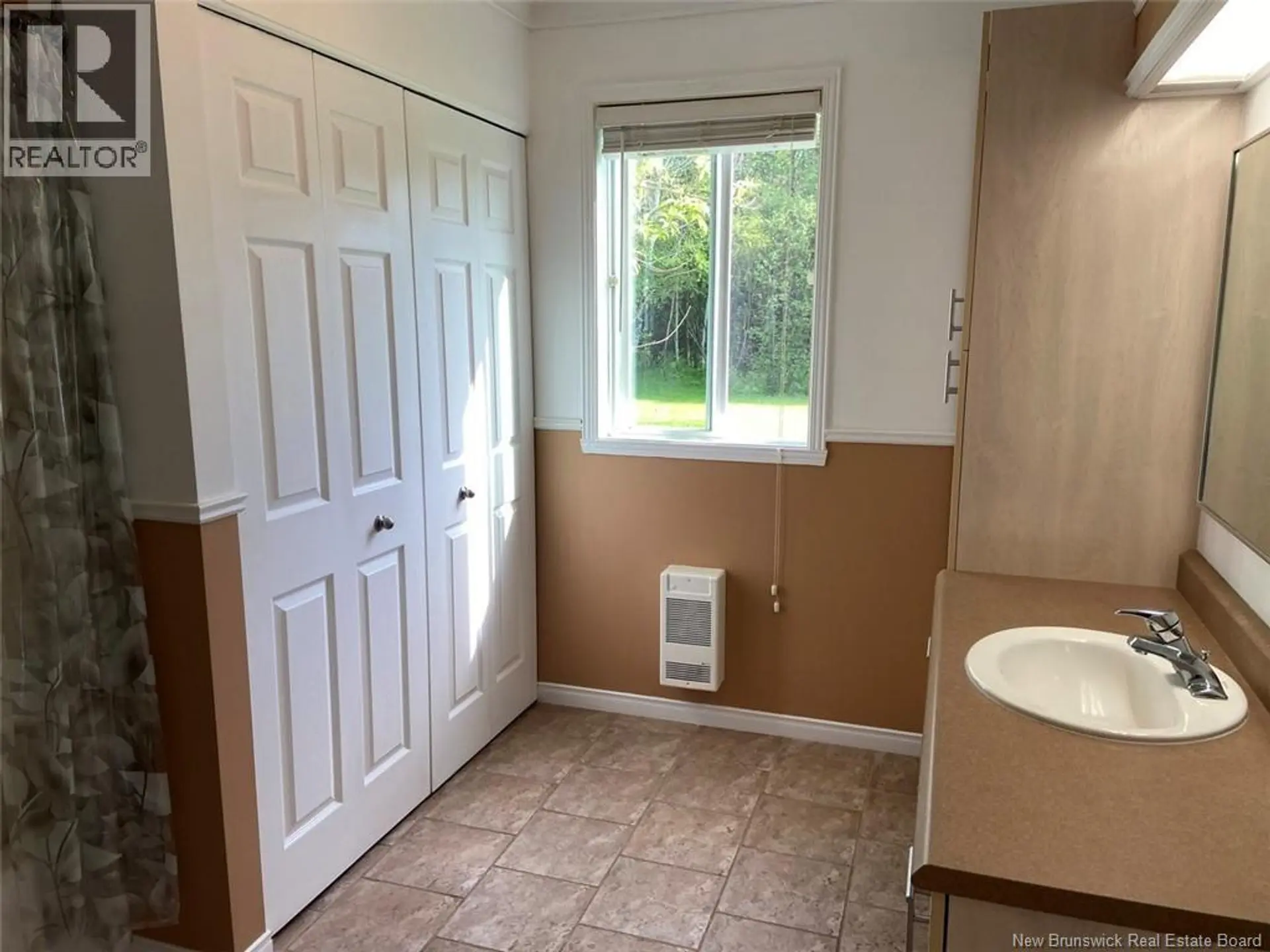 52 Raymond Street - Image 8