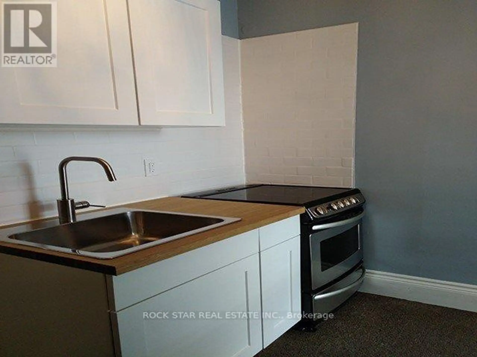 111 AINSLIE STREET N - Image 14