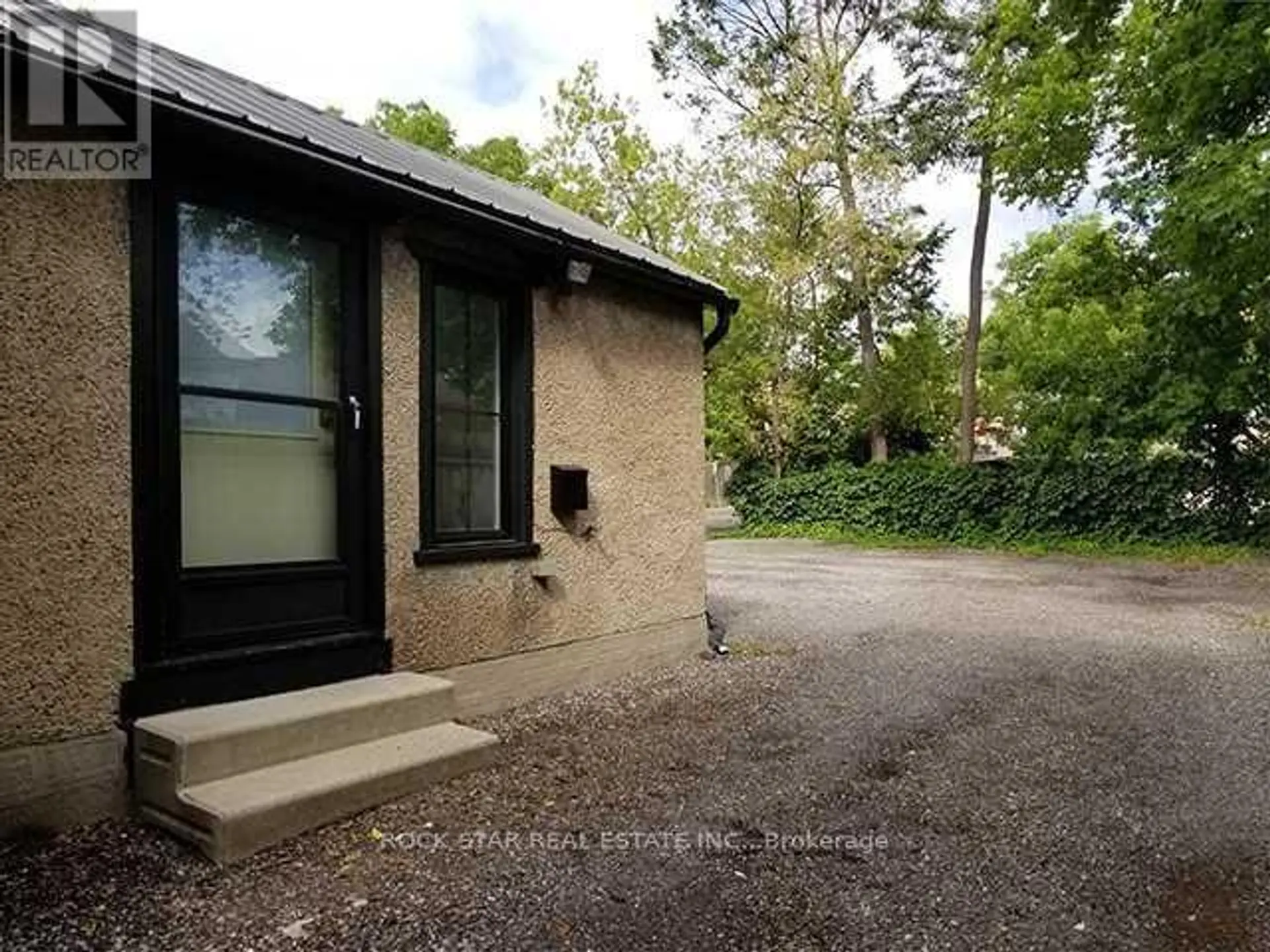 111 AINSLIE STREET N - Image 19
