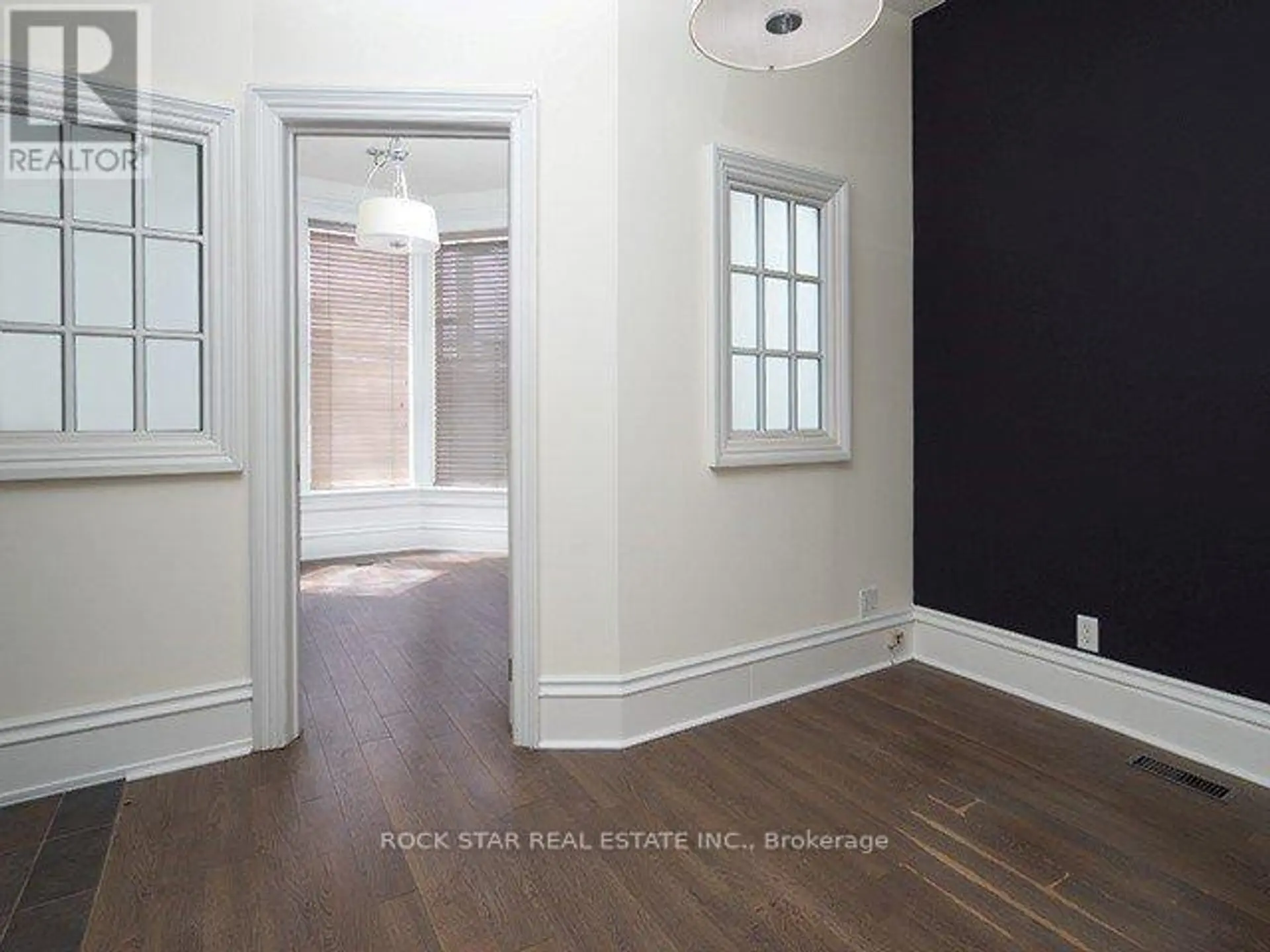 111 AINSLIE STREET N - Image 4