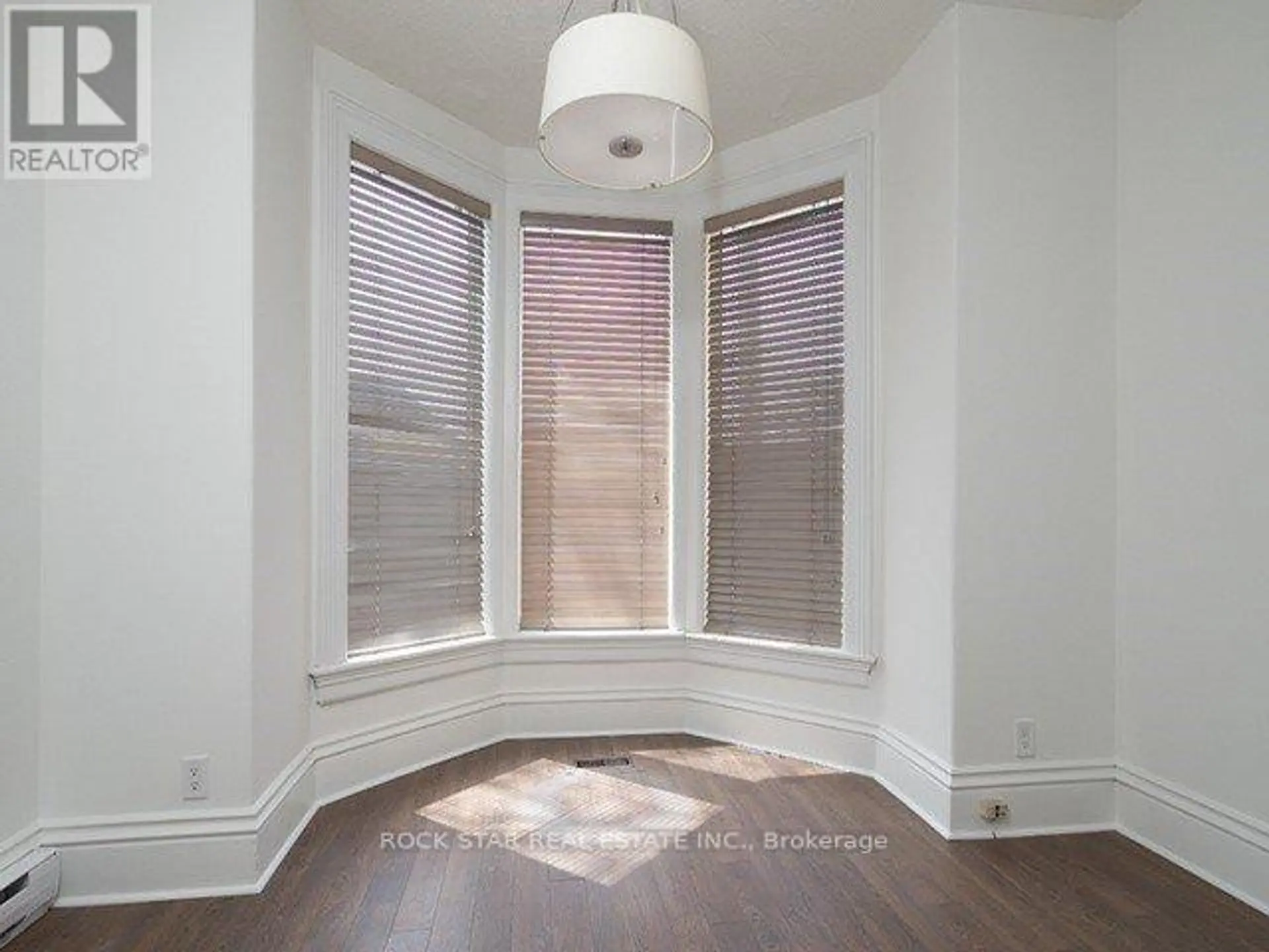 111 AINSLIE STREET N - Image 5