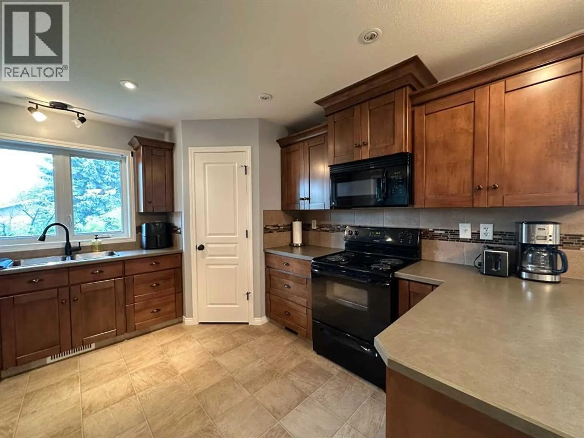 5018 61 AvenueClose - Image 7