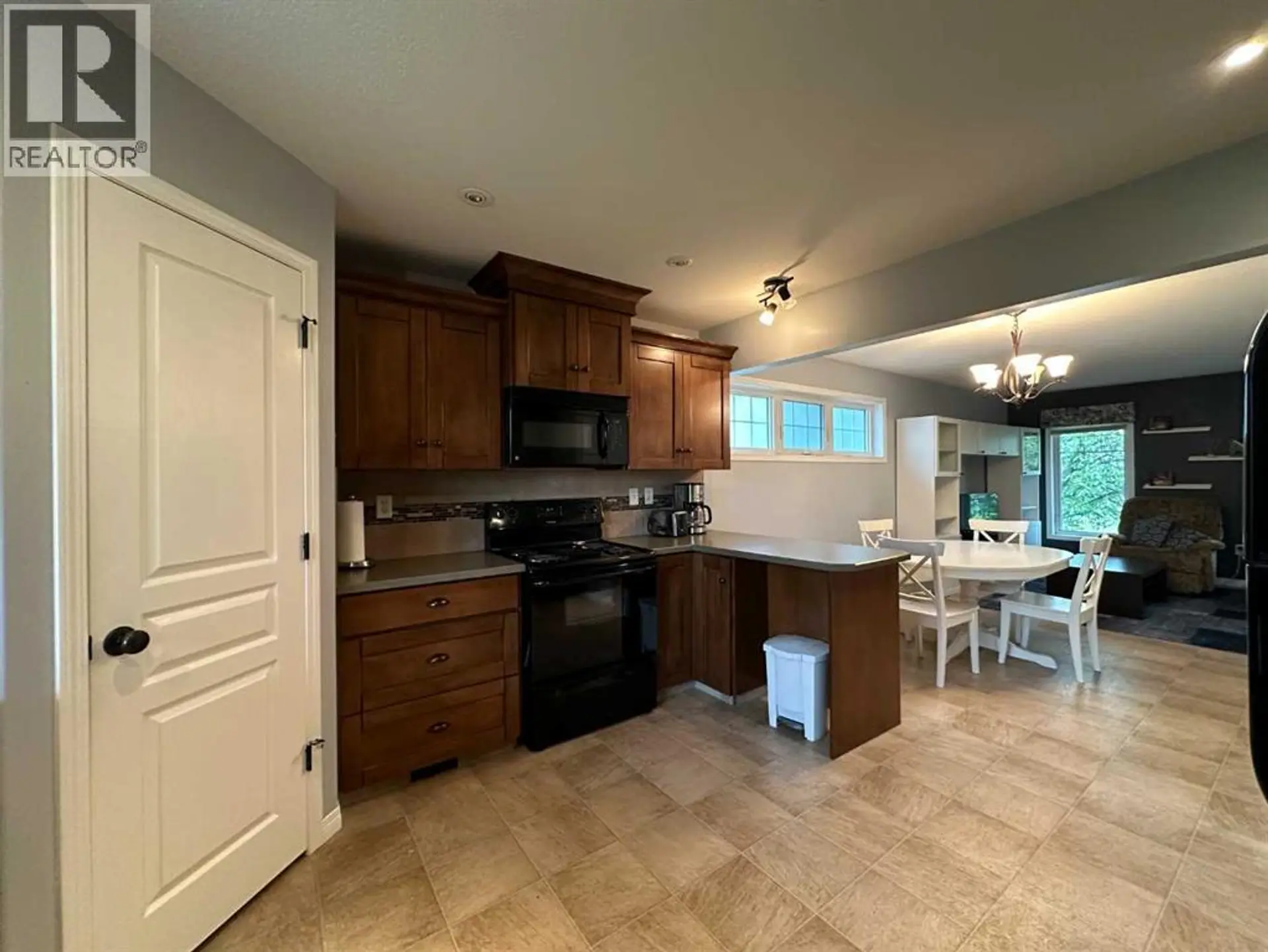 5018 61 AvenueClose - Image 8