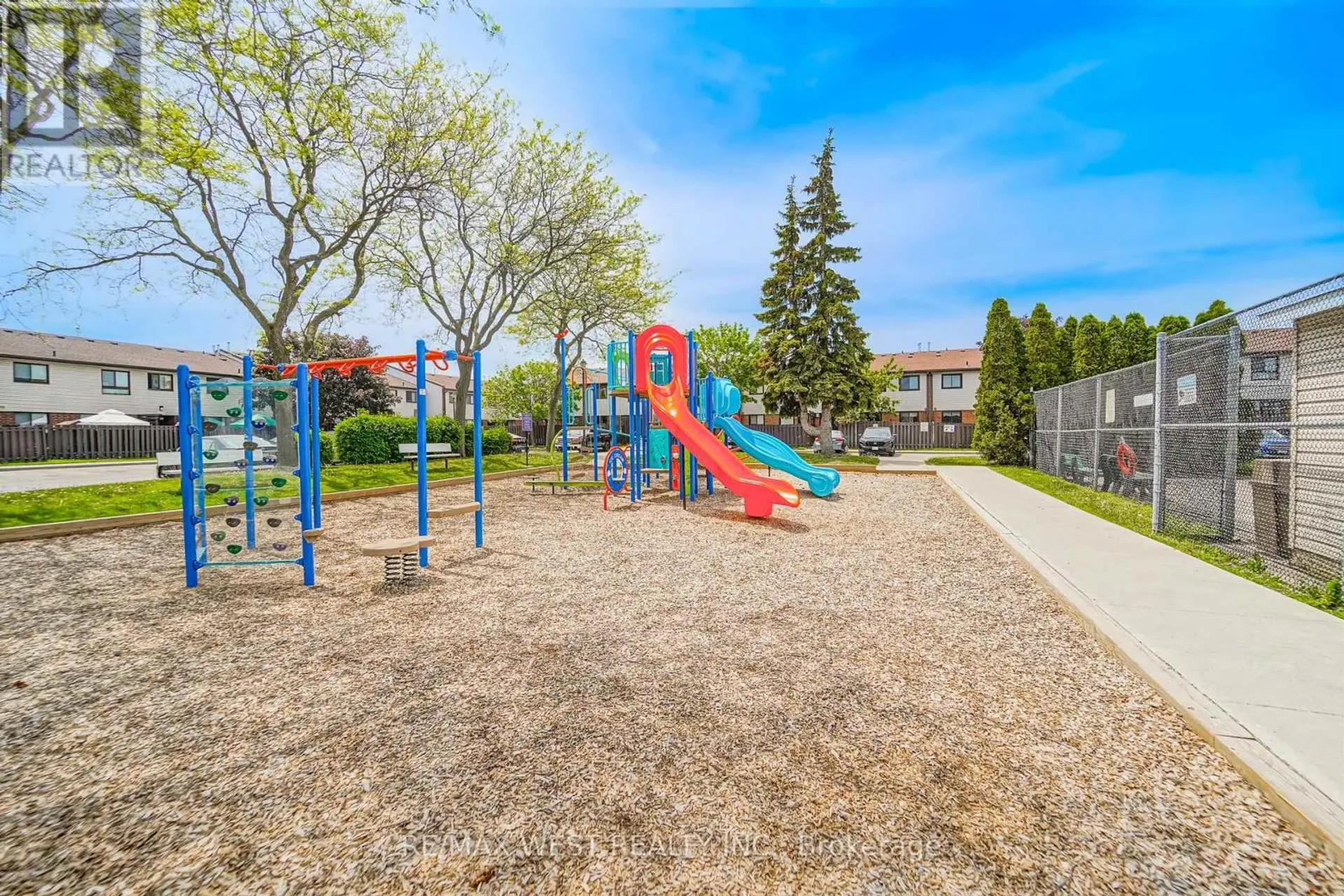 #105 960 GLEN STREET - Image 9