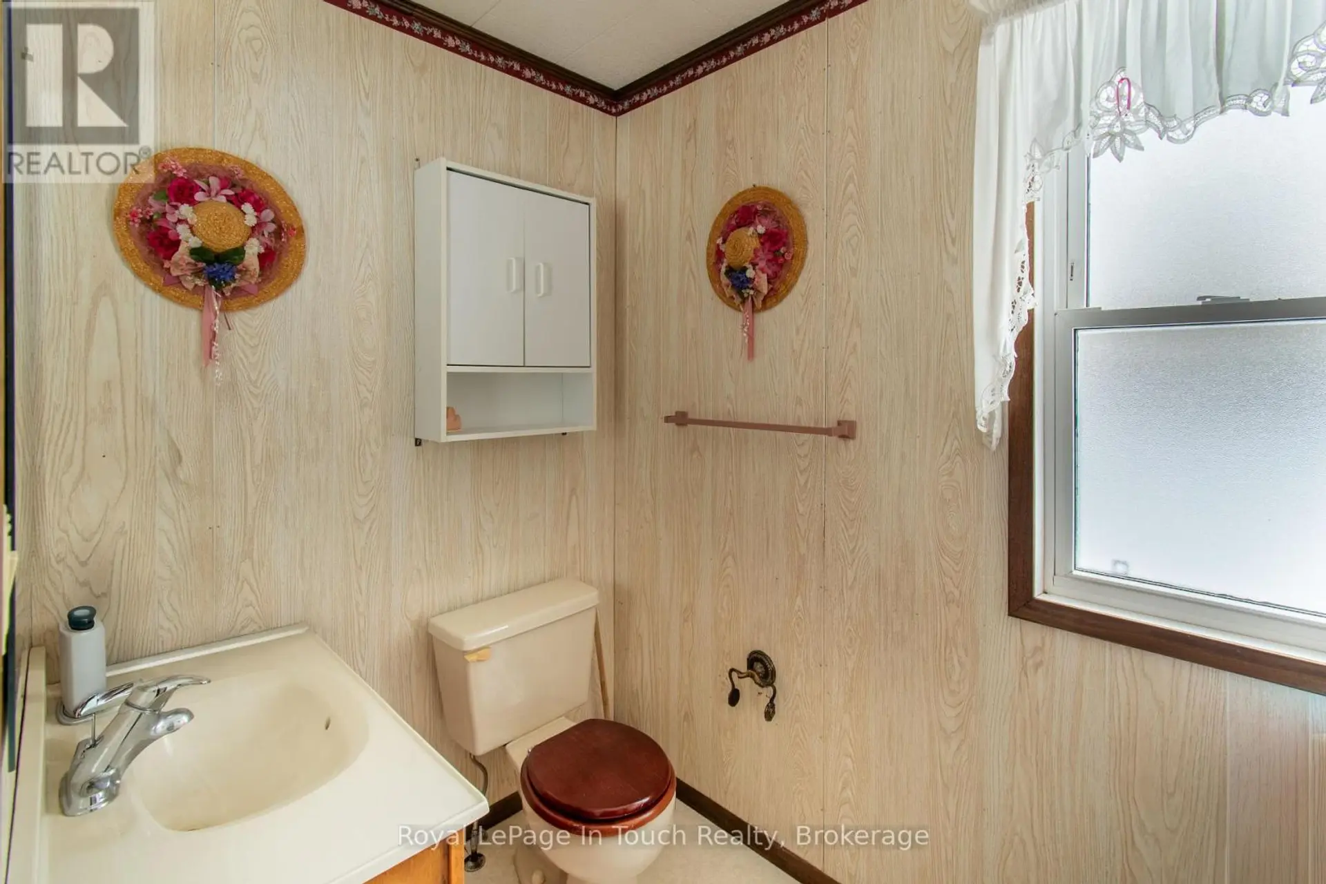 874 CEDAR POINT ROAD - Image 17