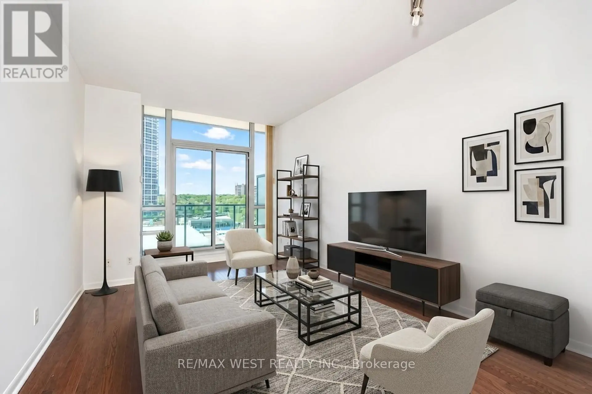 #609 3391 BLOOR STREET W - Image 4