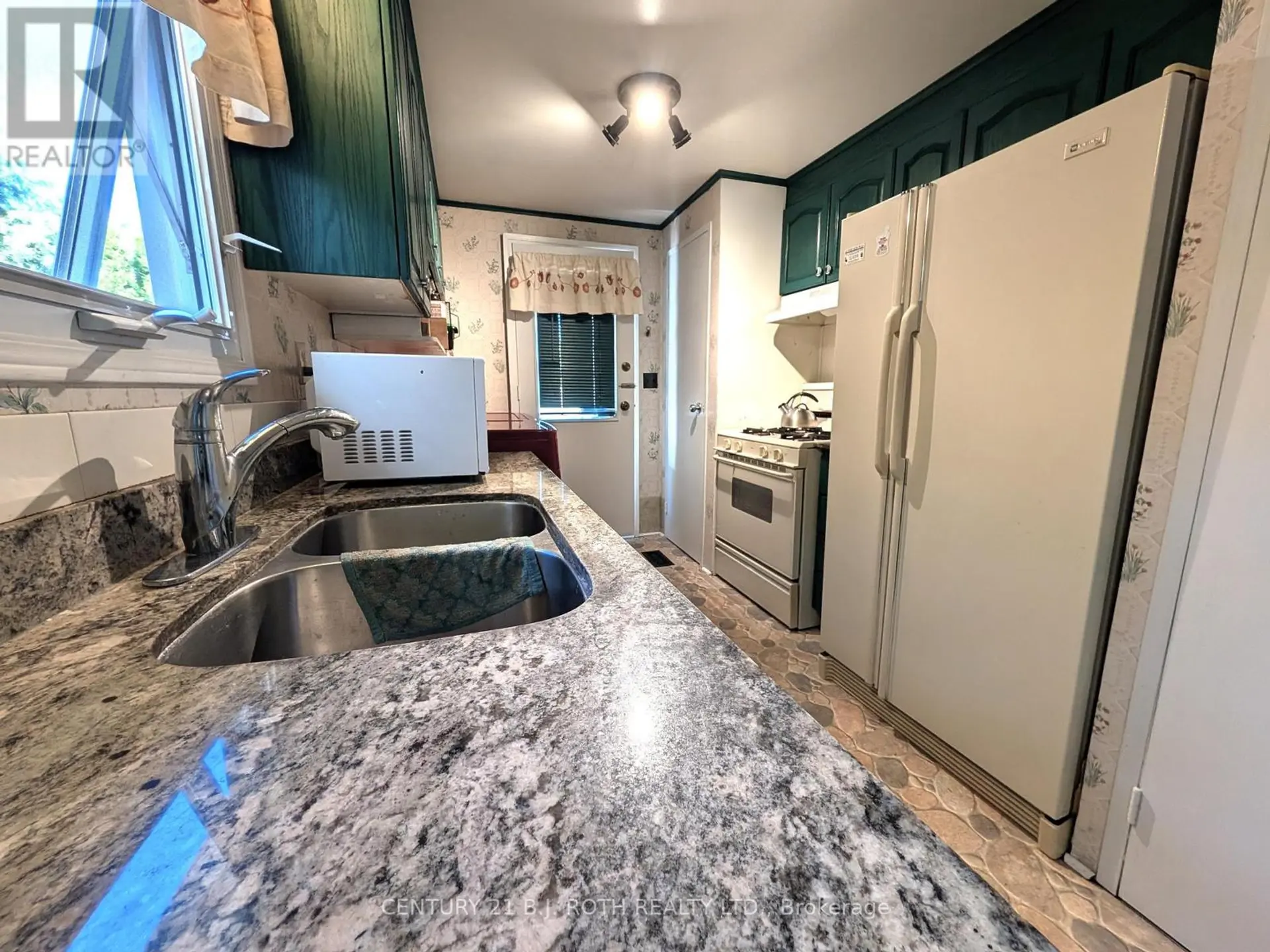 66 LINDEN LANE - Image 12