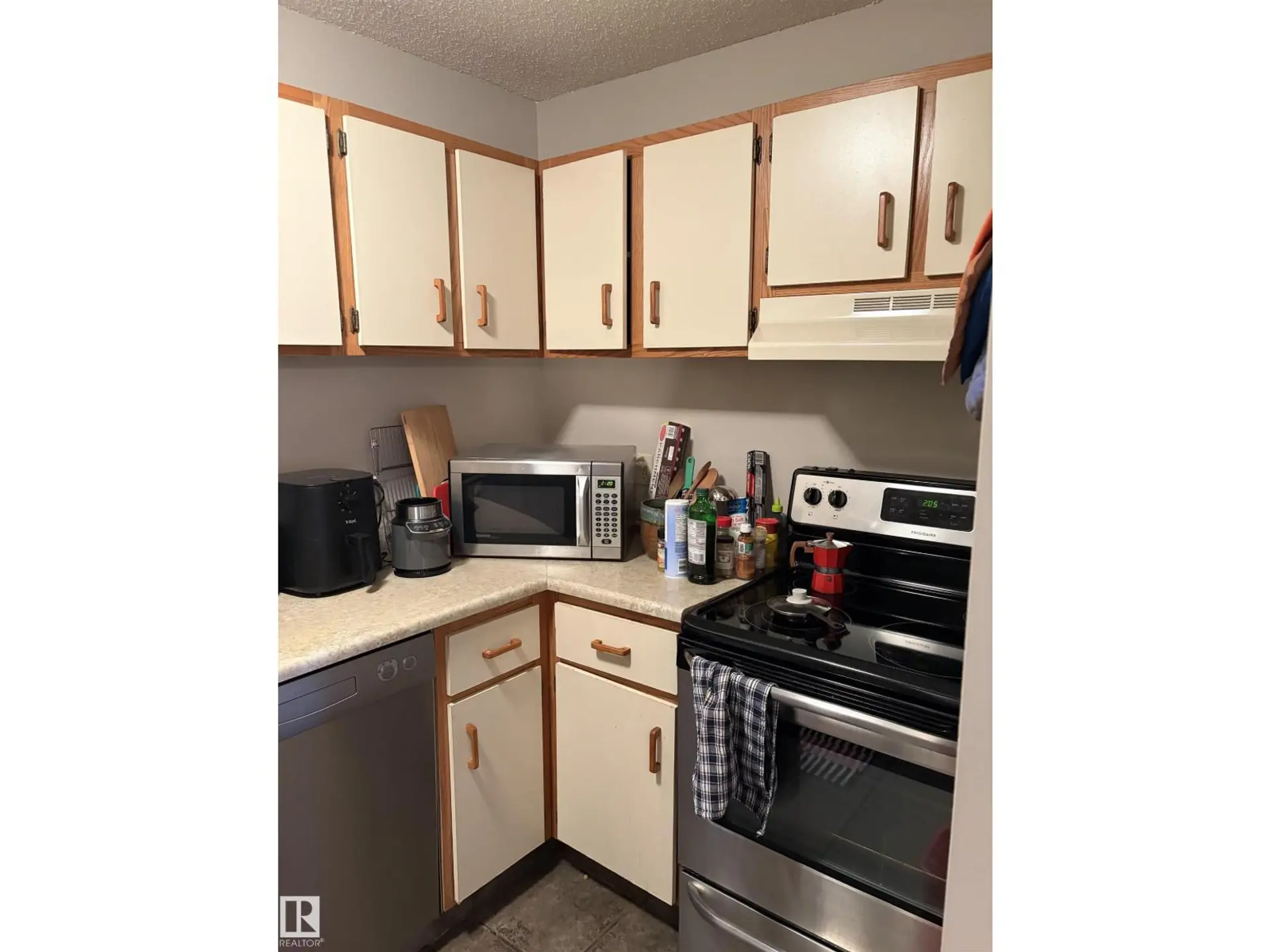 #304 9854 88 AV NW - Image 4