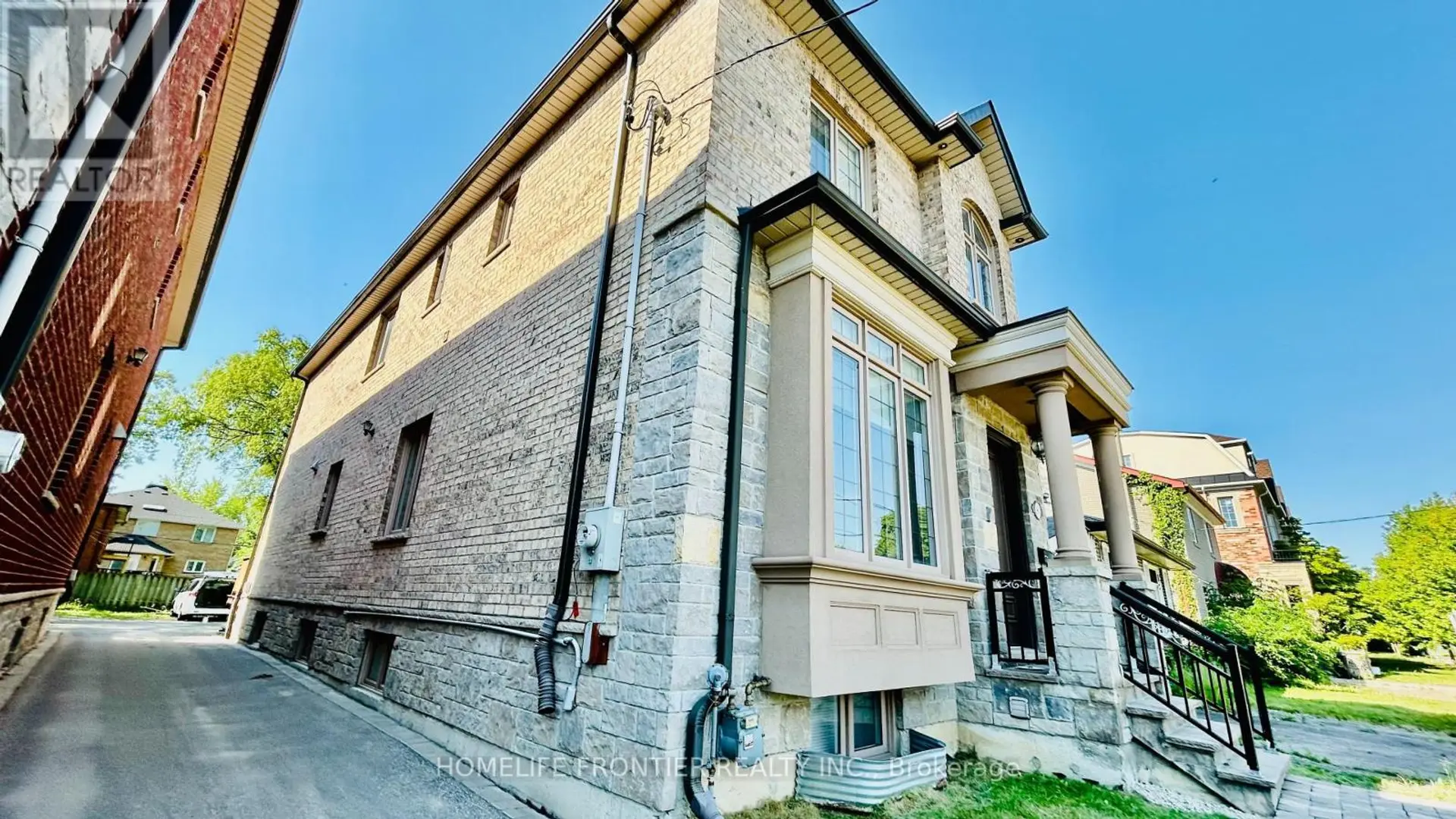 183 FINCH AVENUE E - Image 4