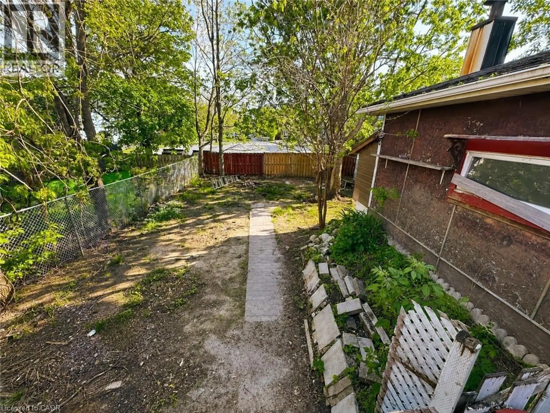 27 OAK Street - Image 13