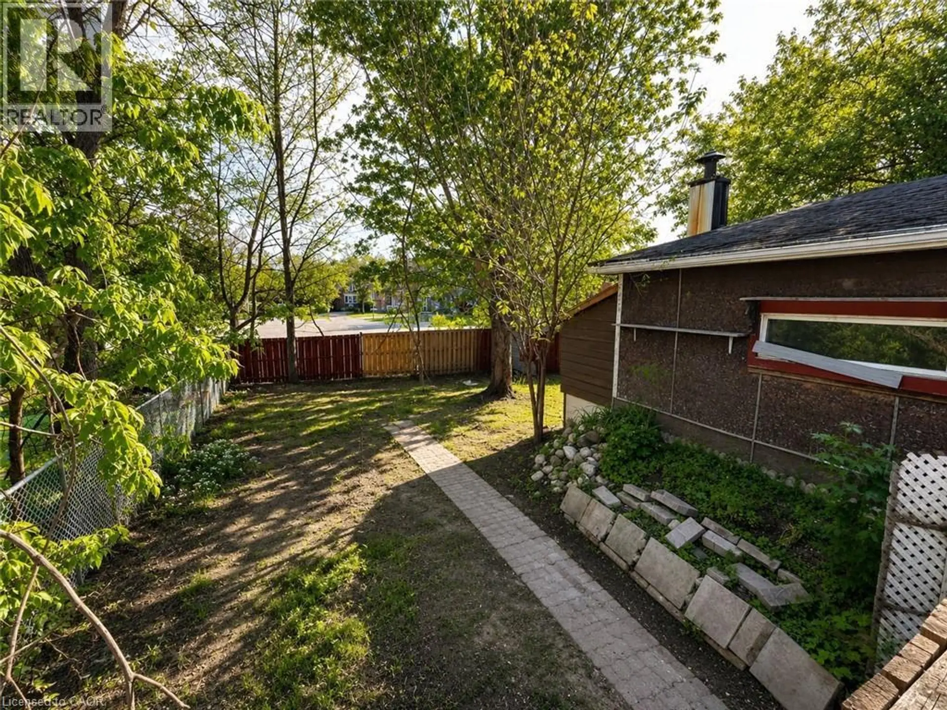 27 OAK Street - Image 14