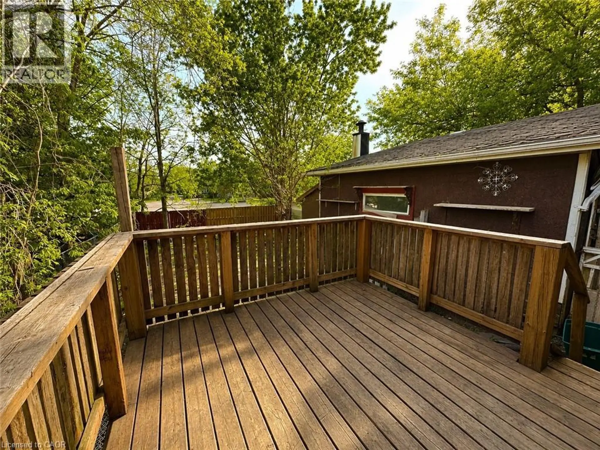 27 OAK Street - Image 18