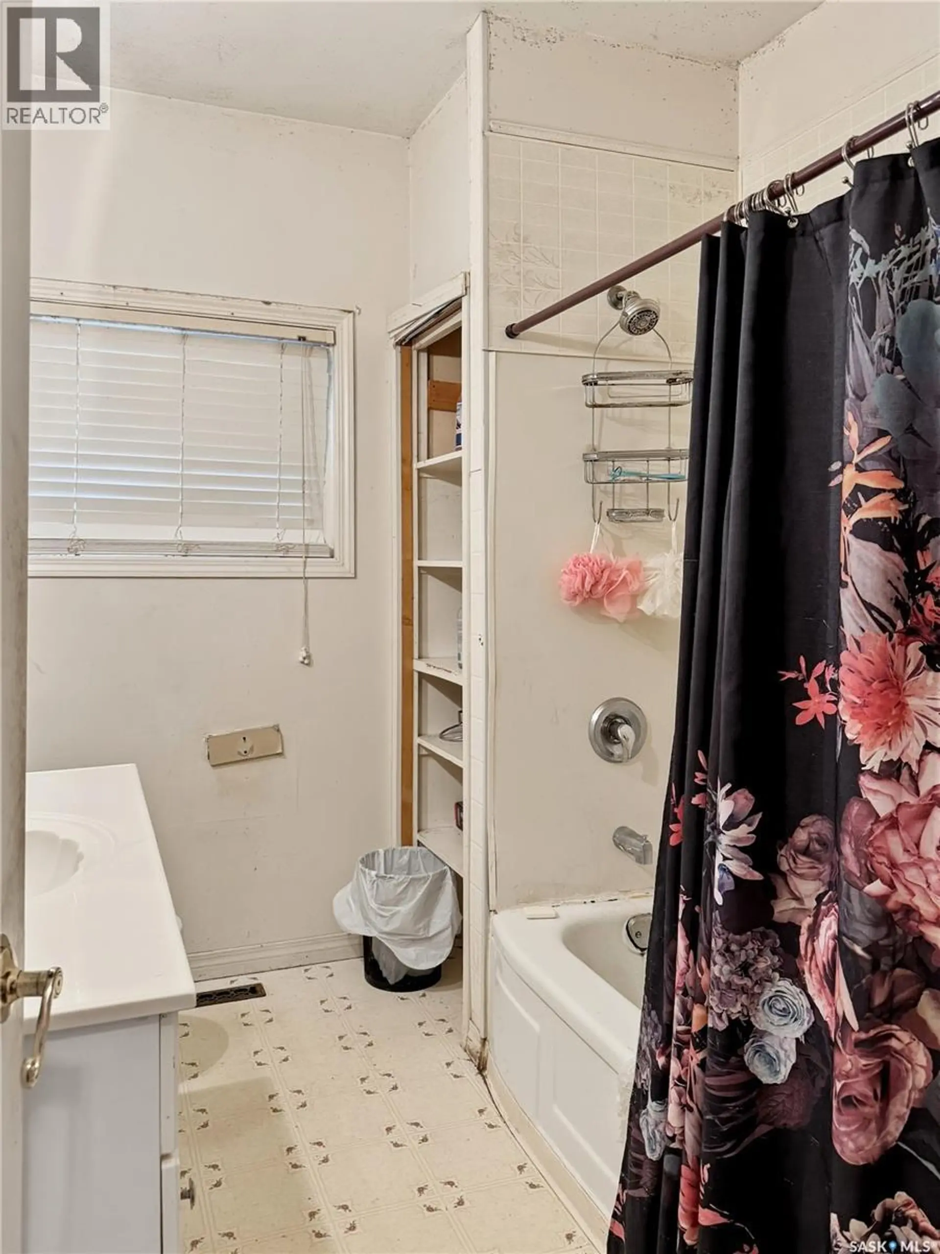 1041 3rd STREET E - Image 11