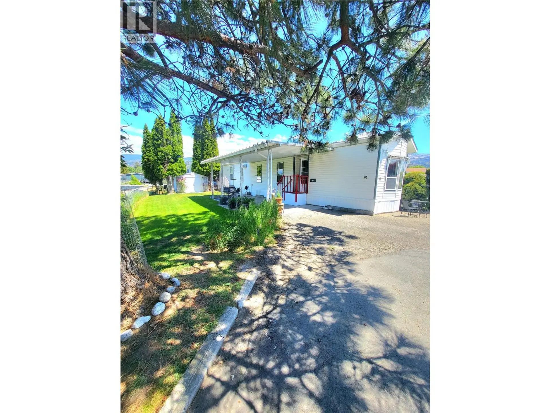 #12 321 Yorkton Avenue - Image 1