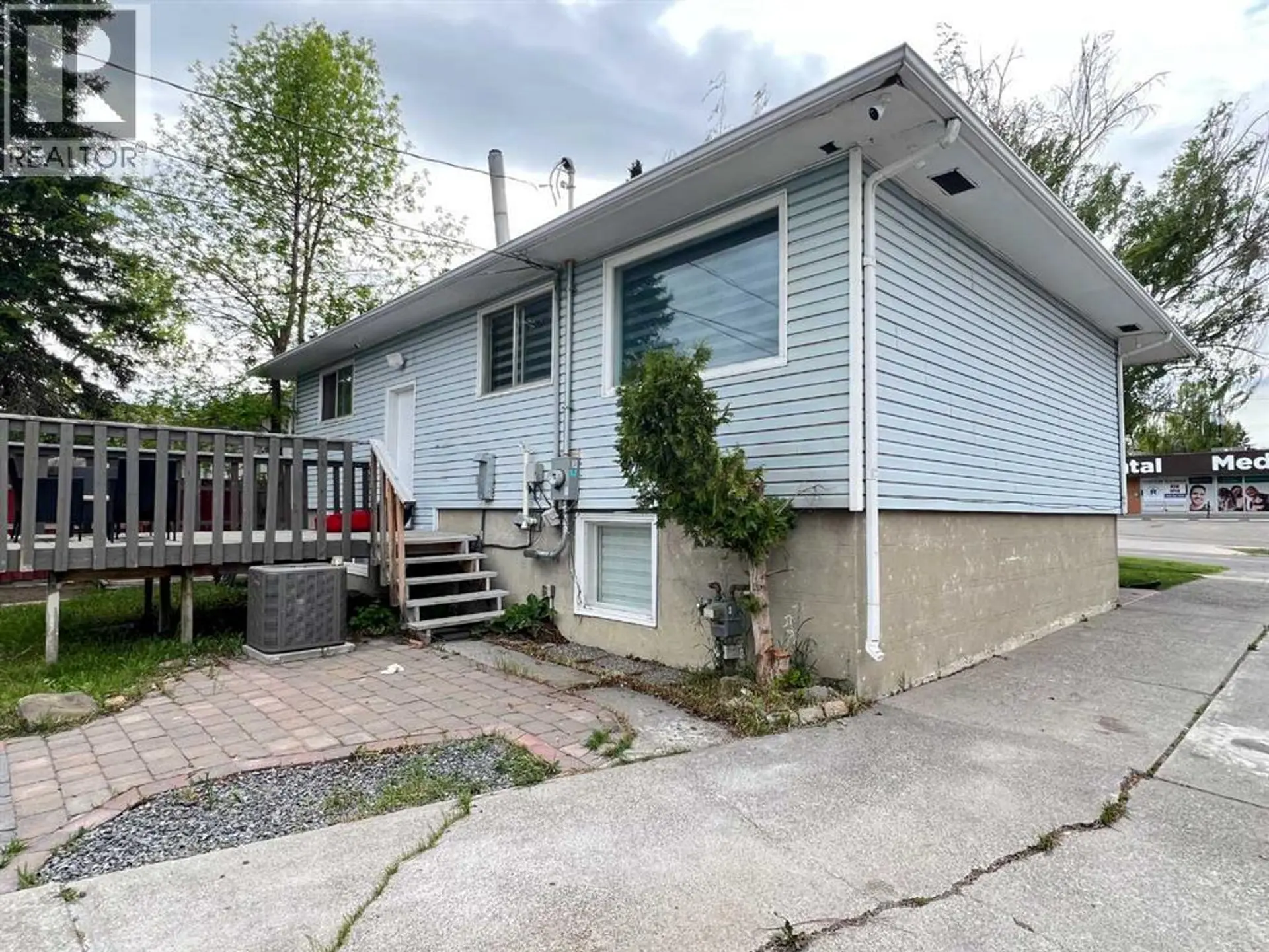 560 Northmount Drive NW - Image 13