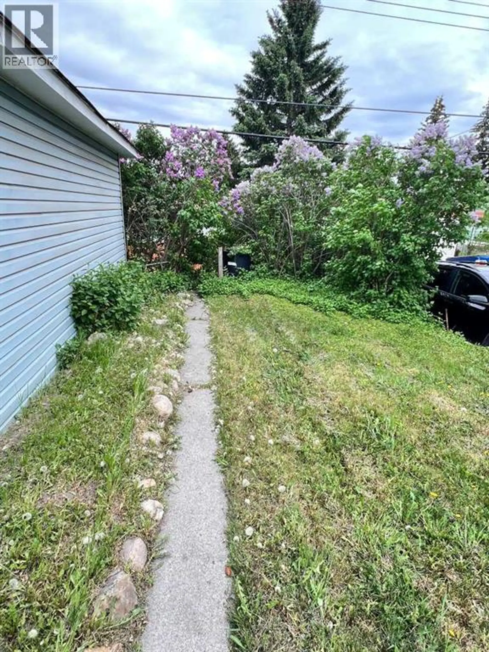560 Northmount Drive NW - Image 15