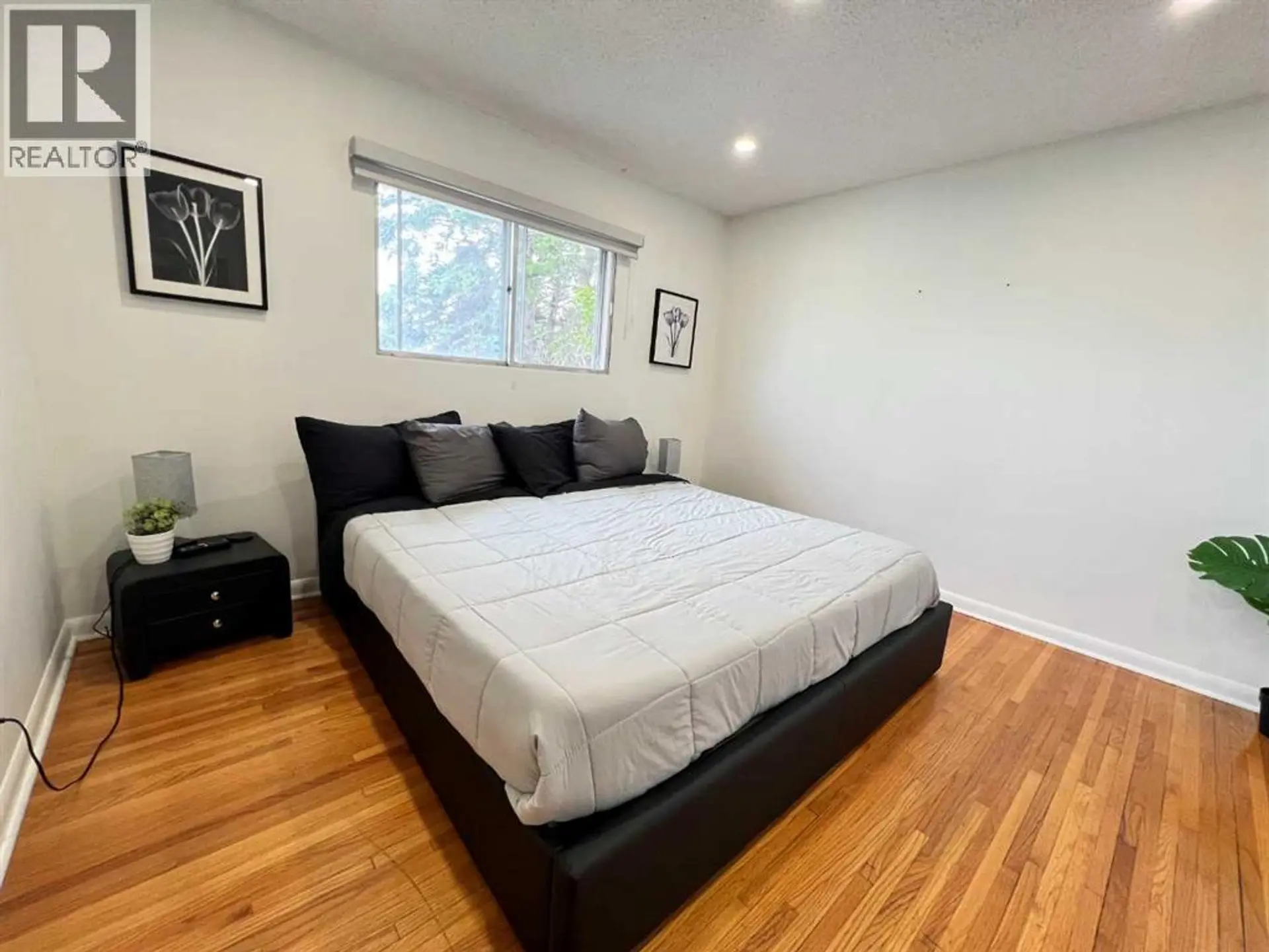 560 Northmount Drive NW - Image 12