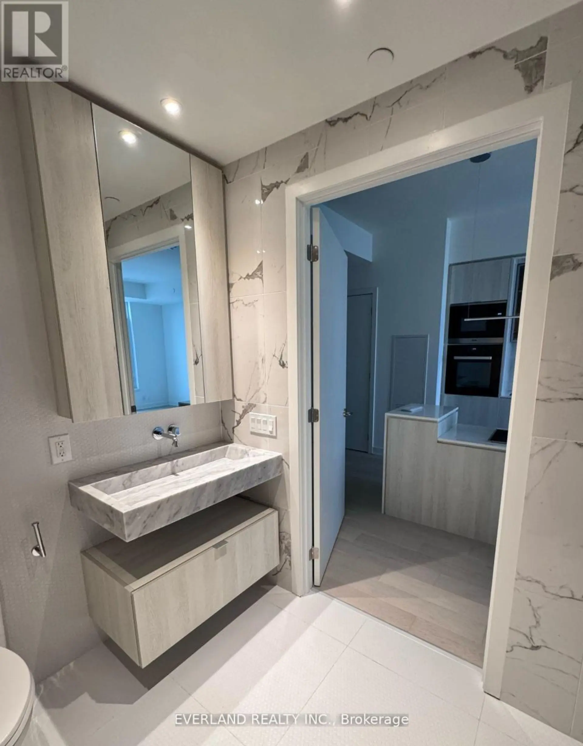 #4803 11 YORKVILLE AVENUE - Image 4