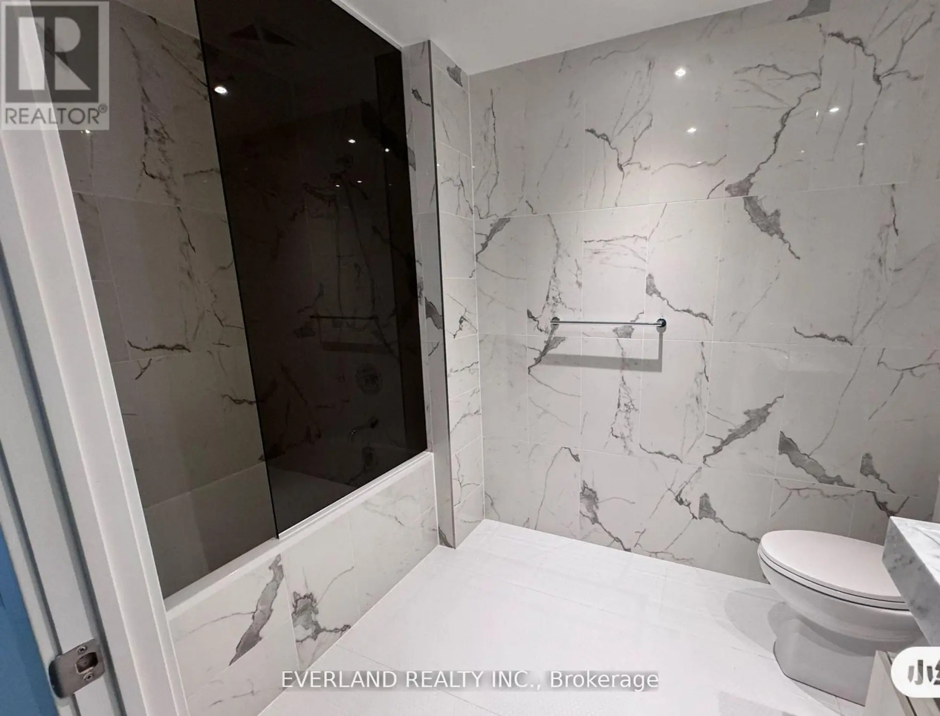 #4803 11 YORKVILLE AVENUE - Image 5