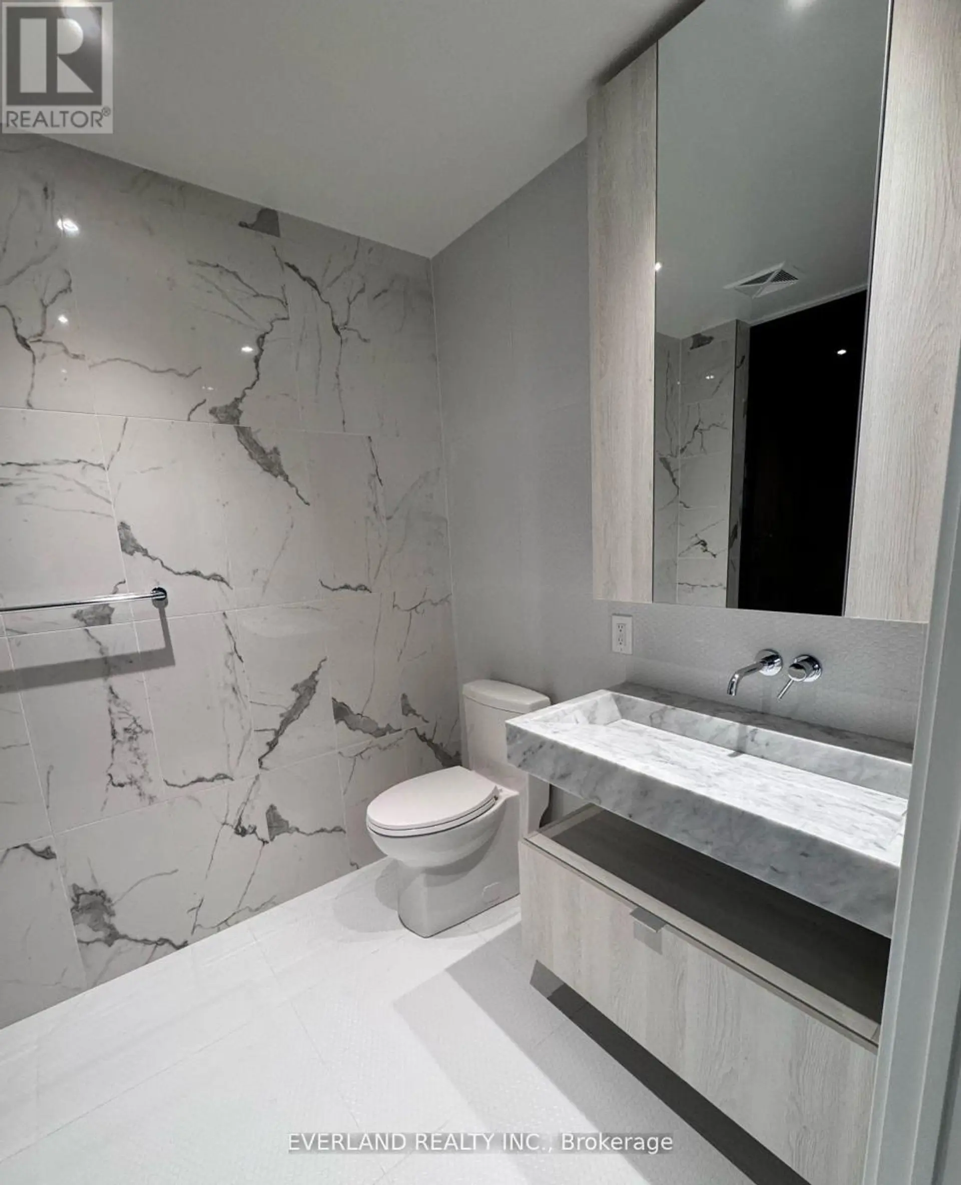 #4803 11 YORKVILLE AVENUE - Image 6