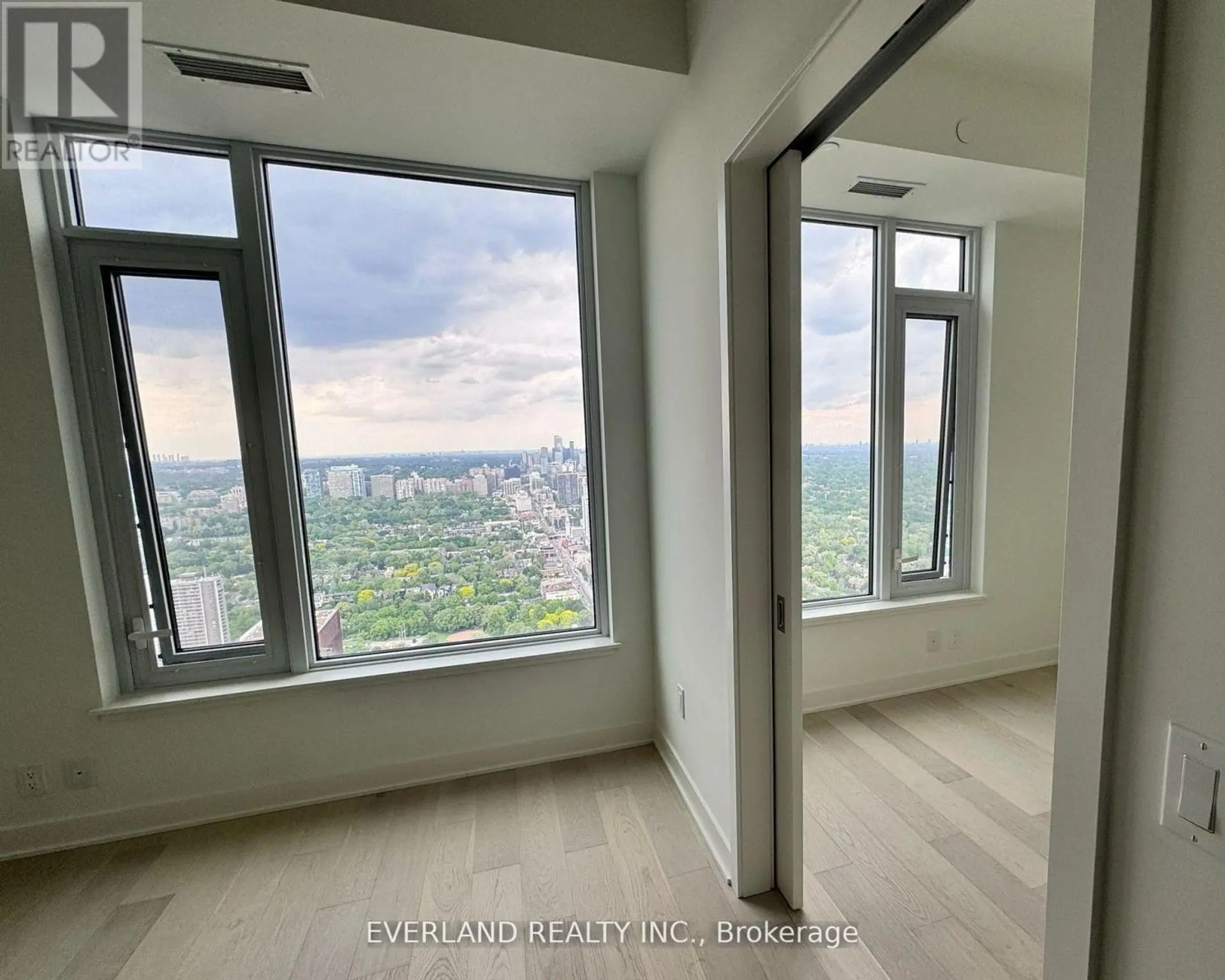 #4803 11 YORKVILLE AVENUE - Image 7