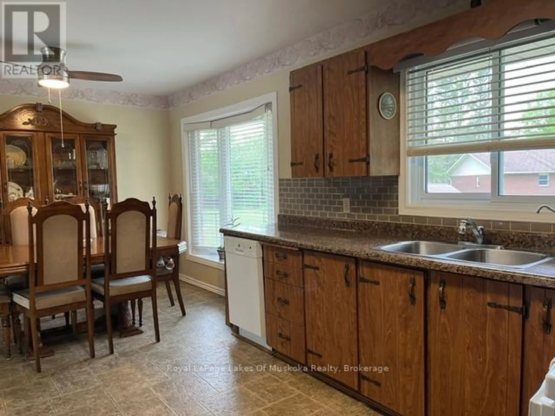 25 FITZ AVENUE - Image 8