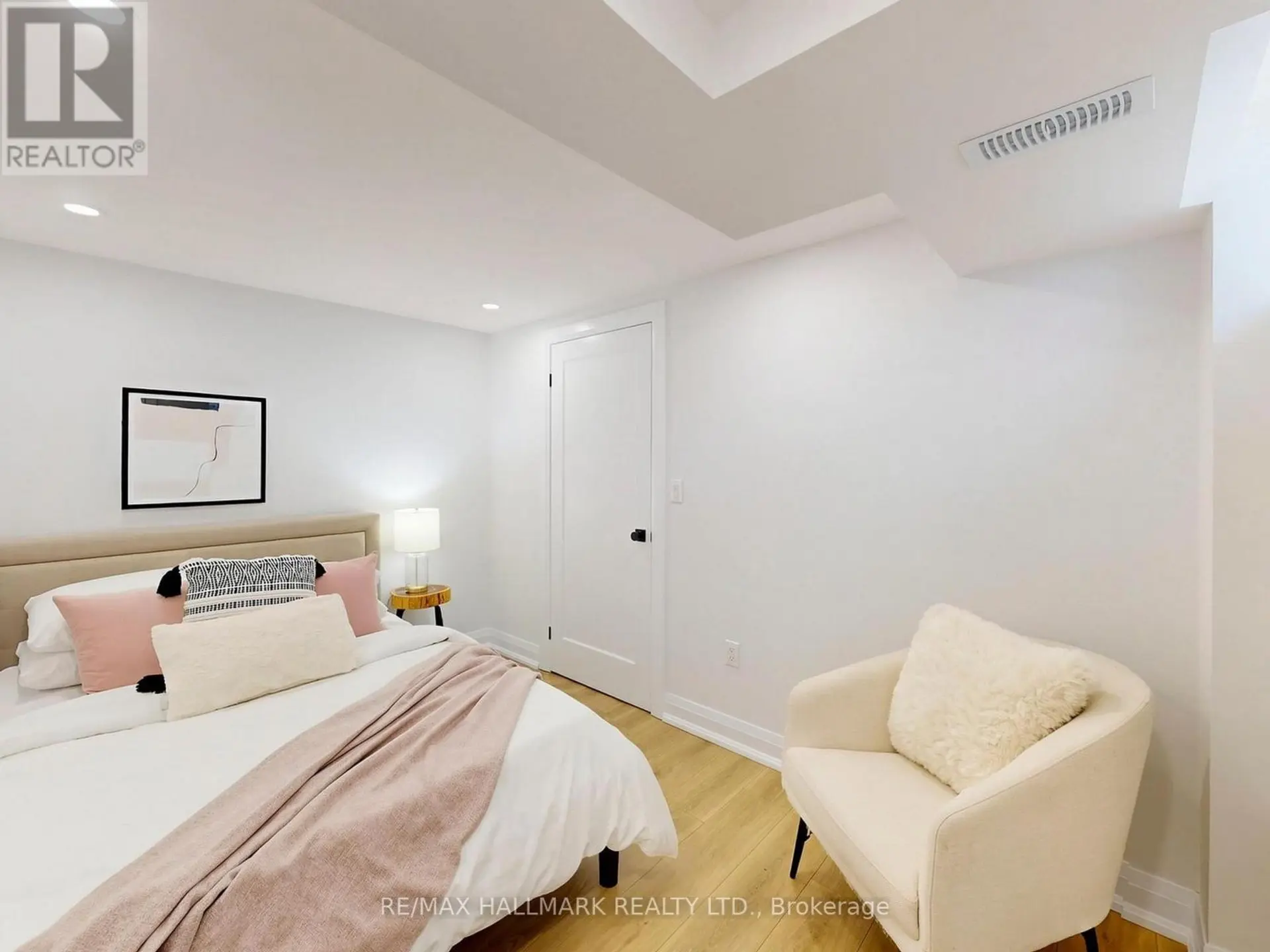 44 QUEENSDALE AVENUE - Image 15