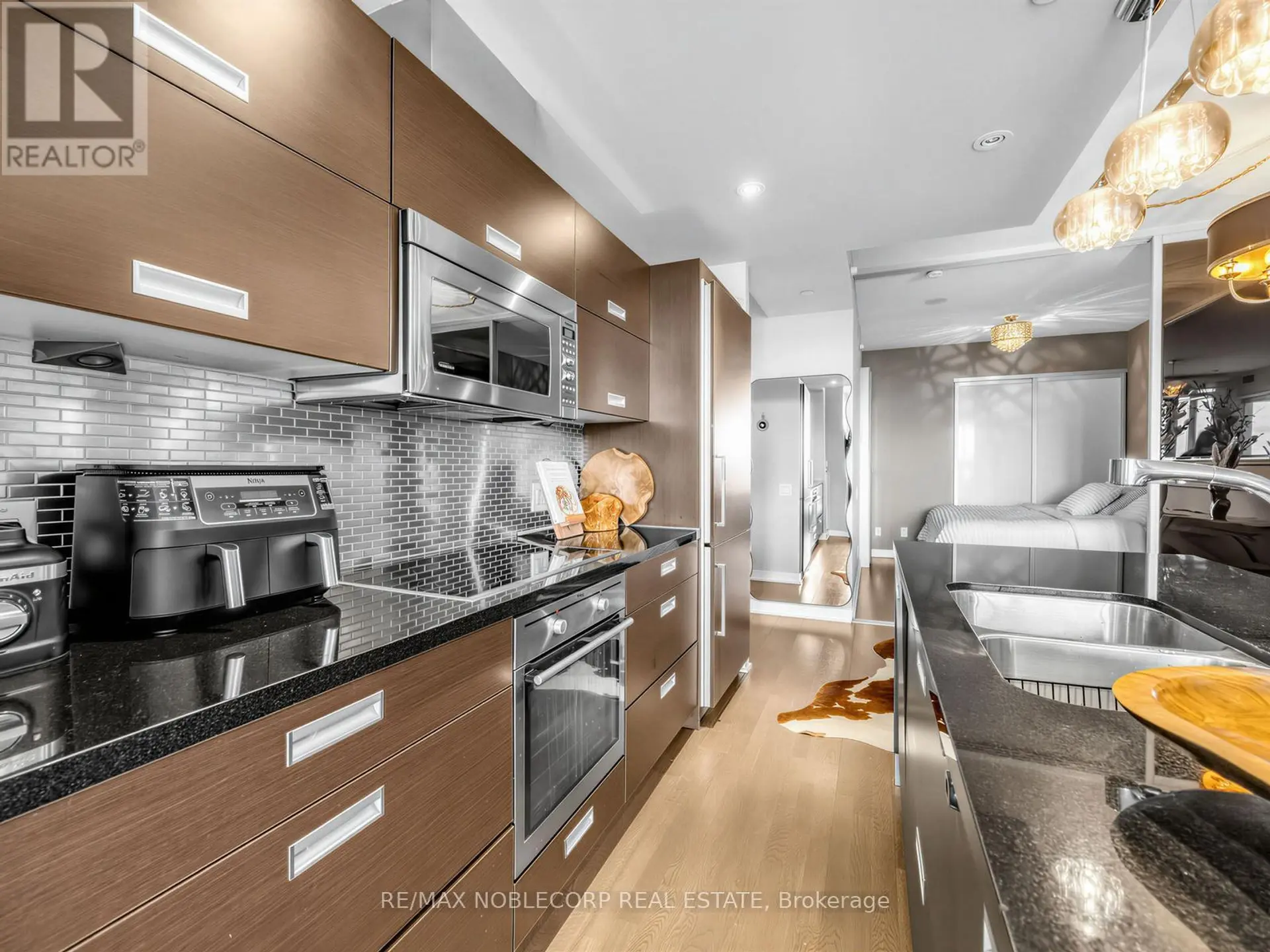 #2212 88 PARK LAWN ROAD - Image 5