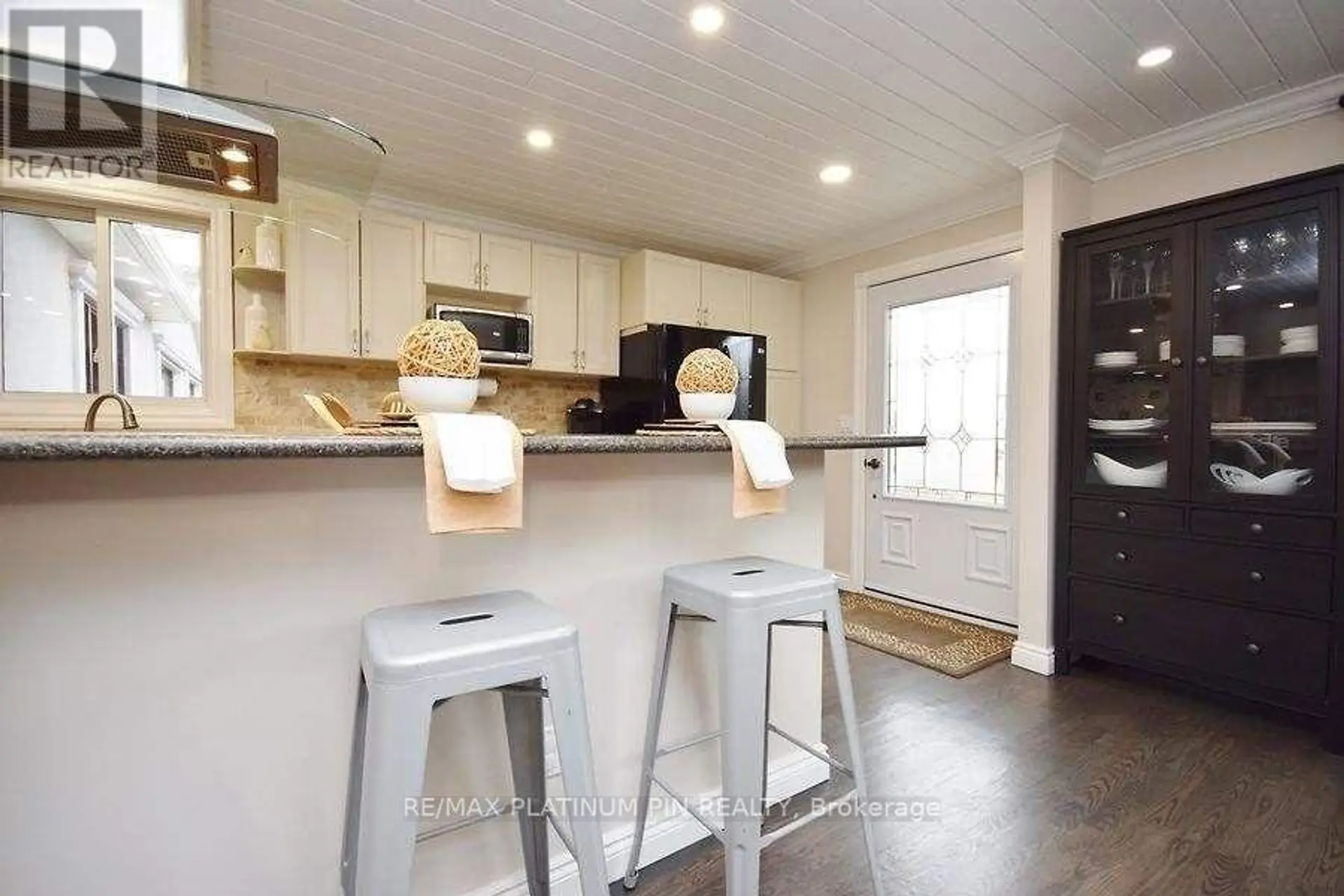 21 LONGFIELD DRIVE - Image 4