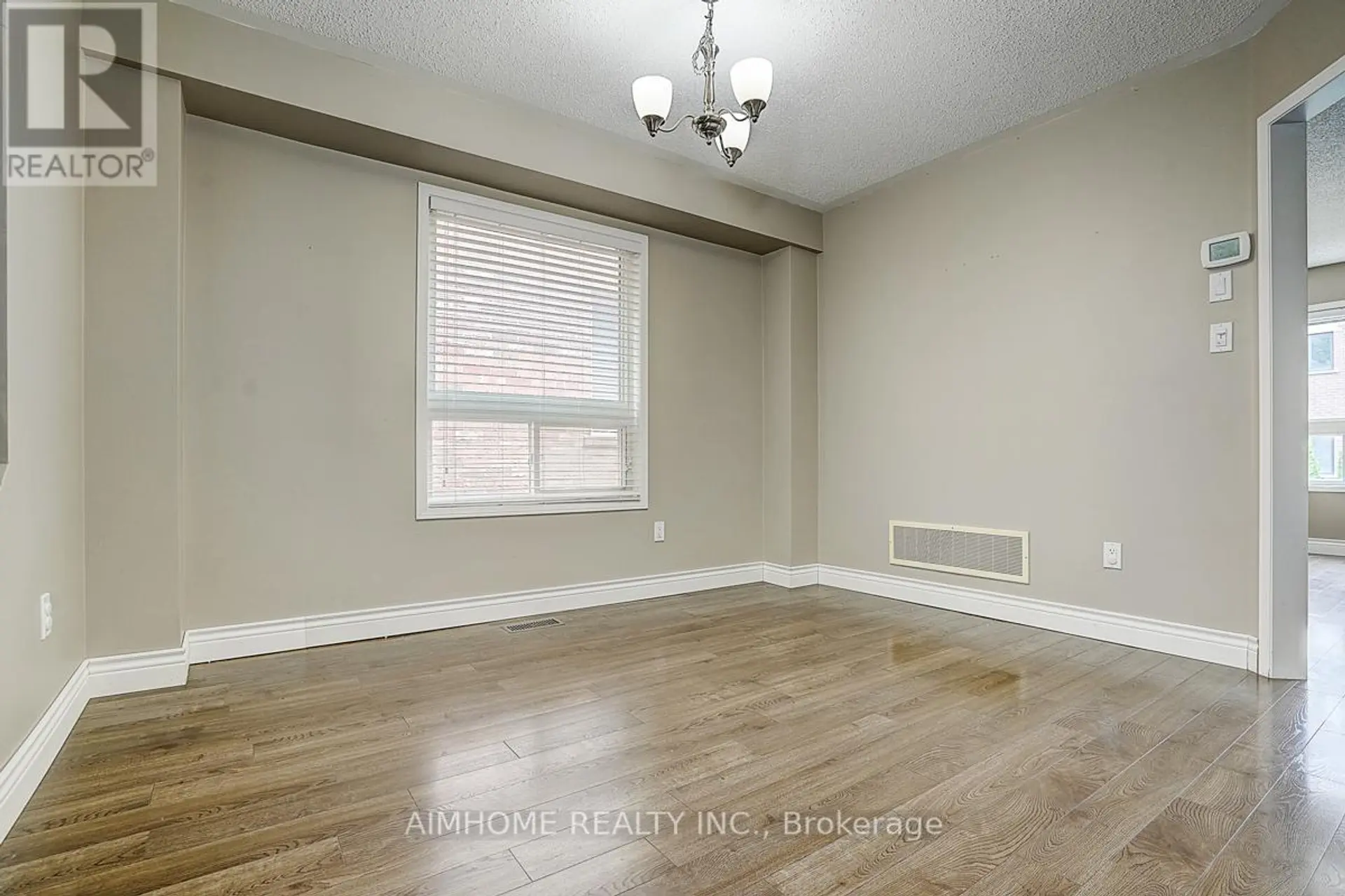 969 OAKTREE CRESCENT - Image 4