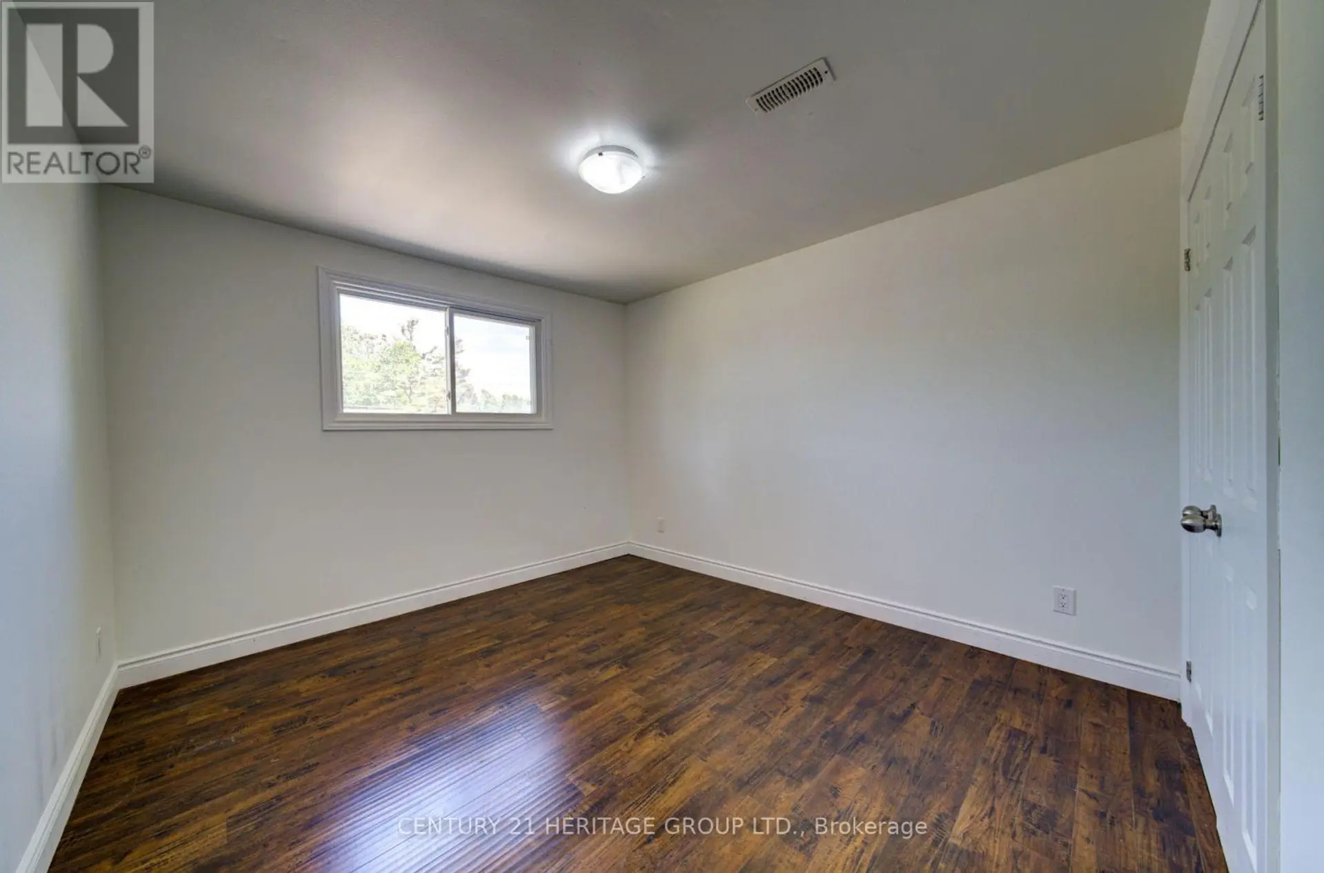 200 FERNDALE DRIVE N - Image 12