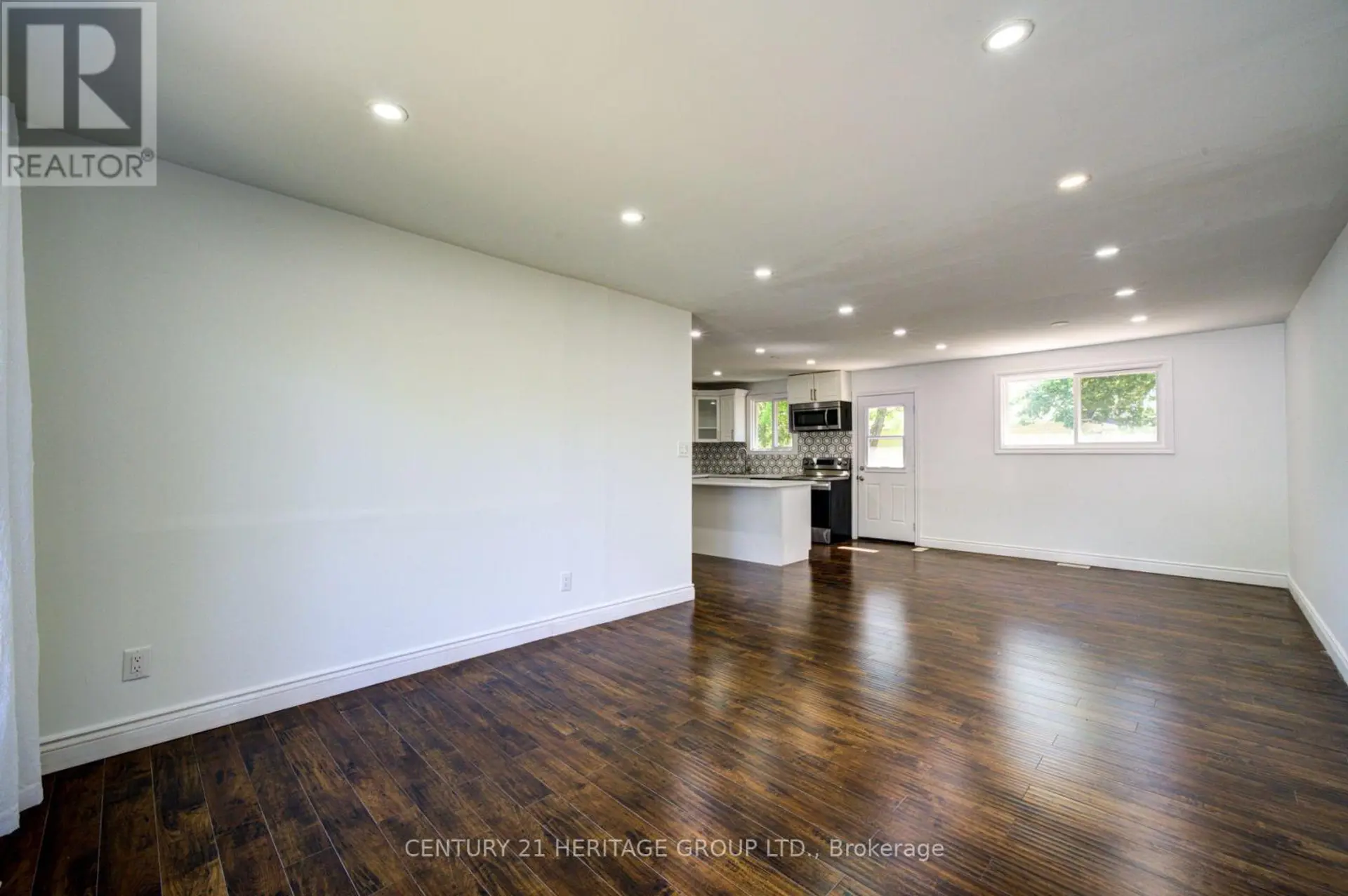 200 FERNDALE DRIVE N - Image 9