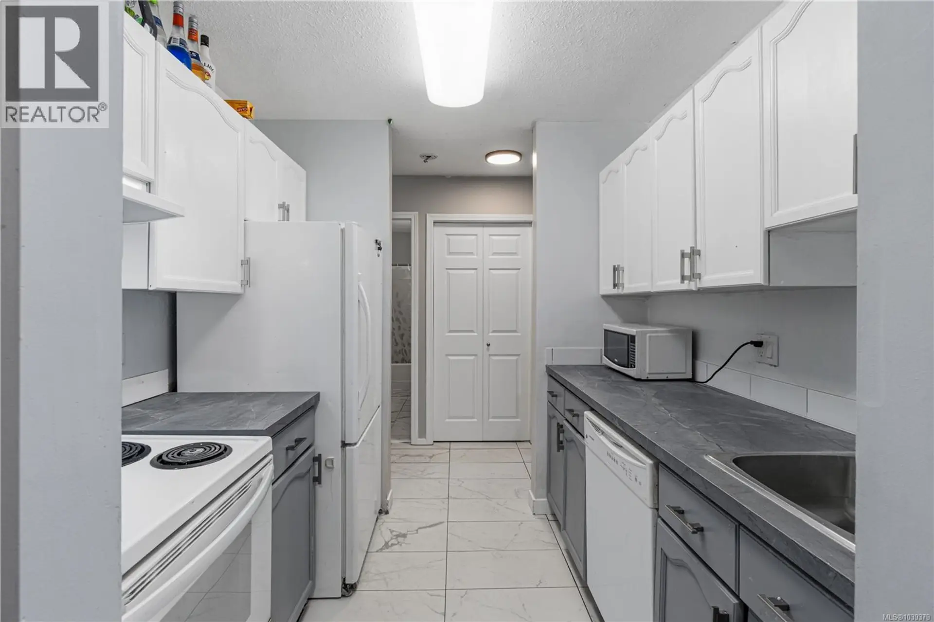 #205 311 Mt. Benson St - Image 6