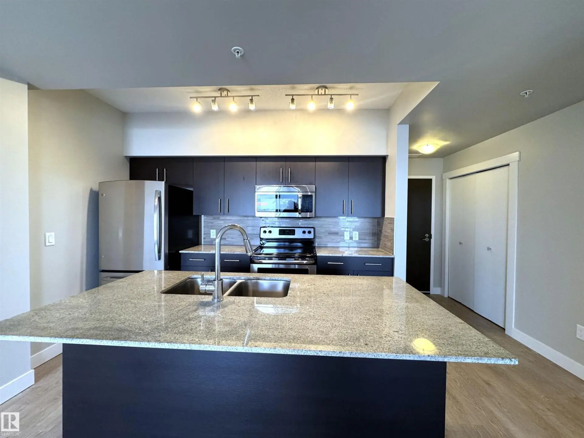 #703 10226 104 ST NW - Image 9