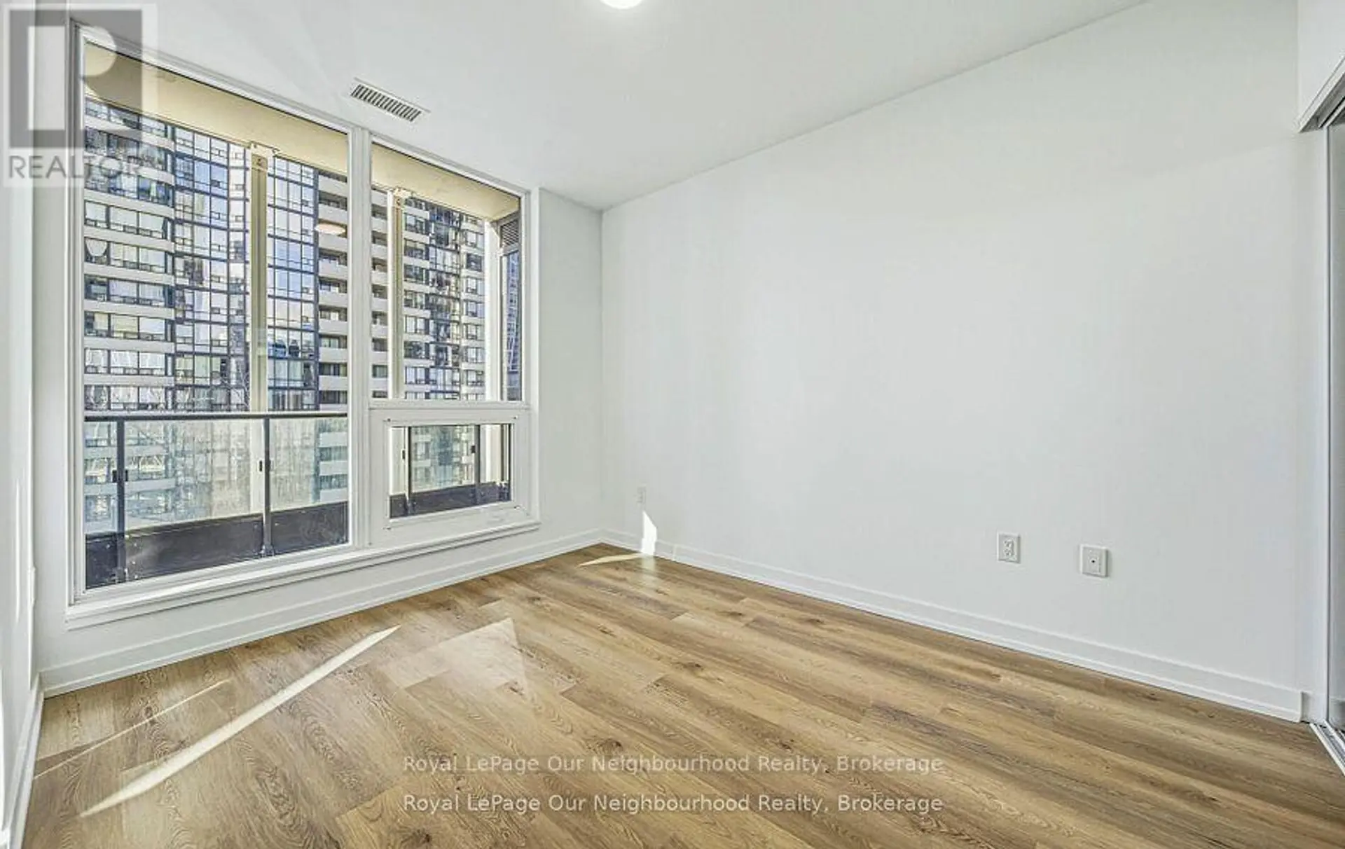 #412 395 SQUARE ONE DRIVE - Image 10