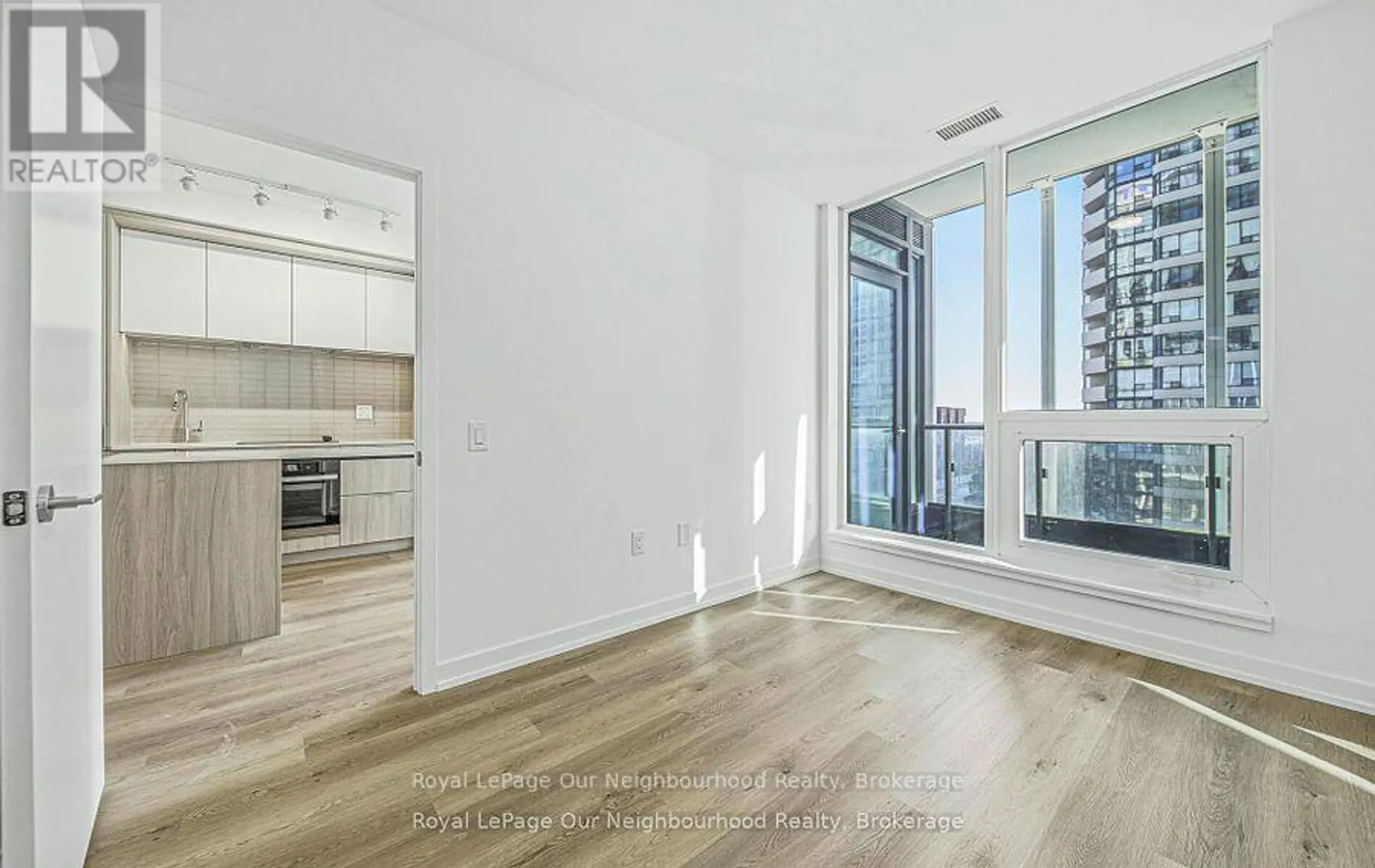 #412 395 SQUARE ONE DRIVE - Image 11