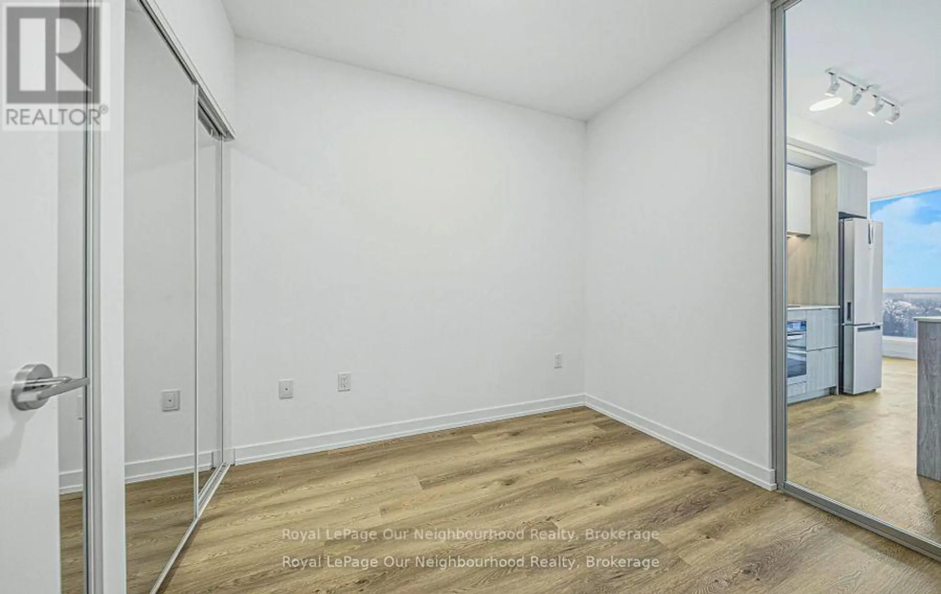 #412 395 SQUARE ONE DRIVE - Image 12