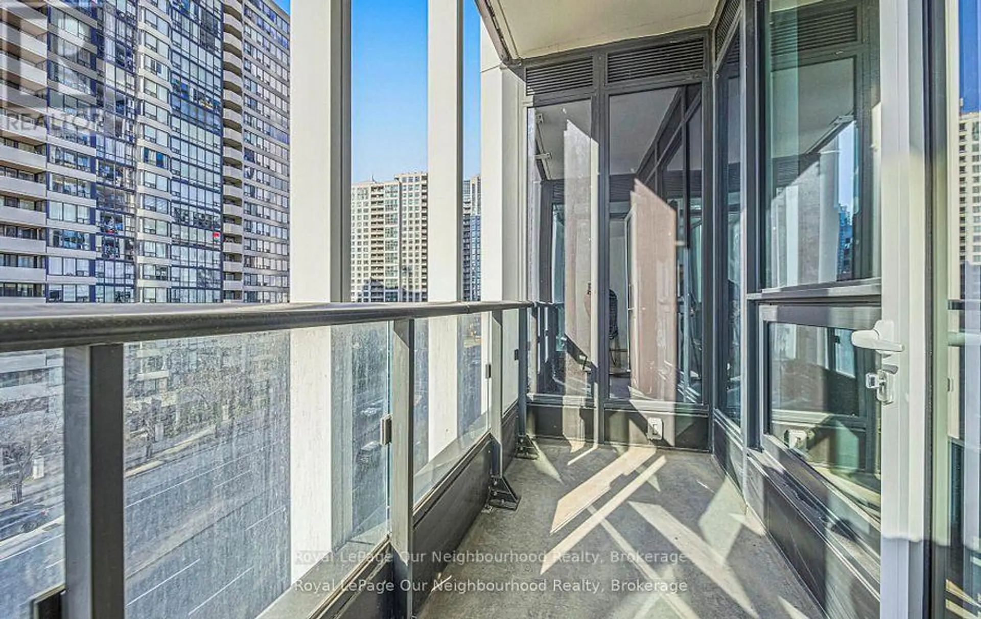 #412 395 SQUARE ONE DRIVE - Image 14