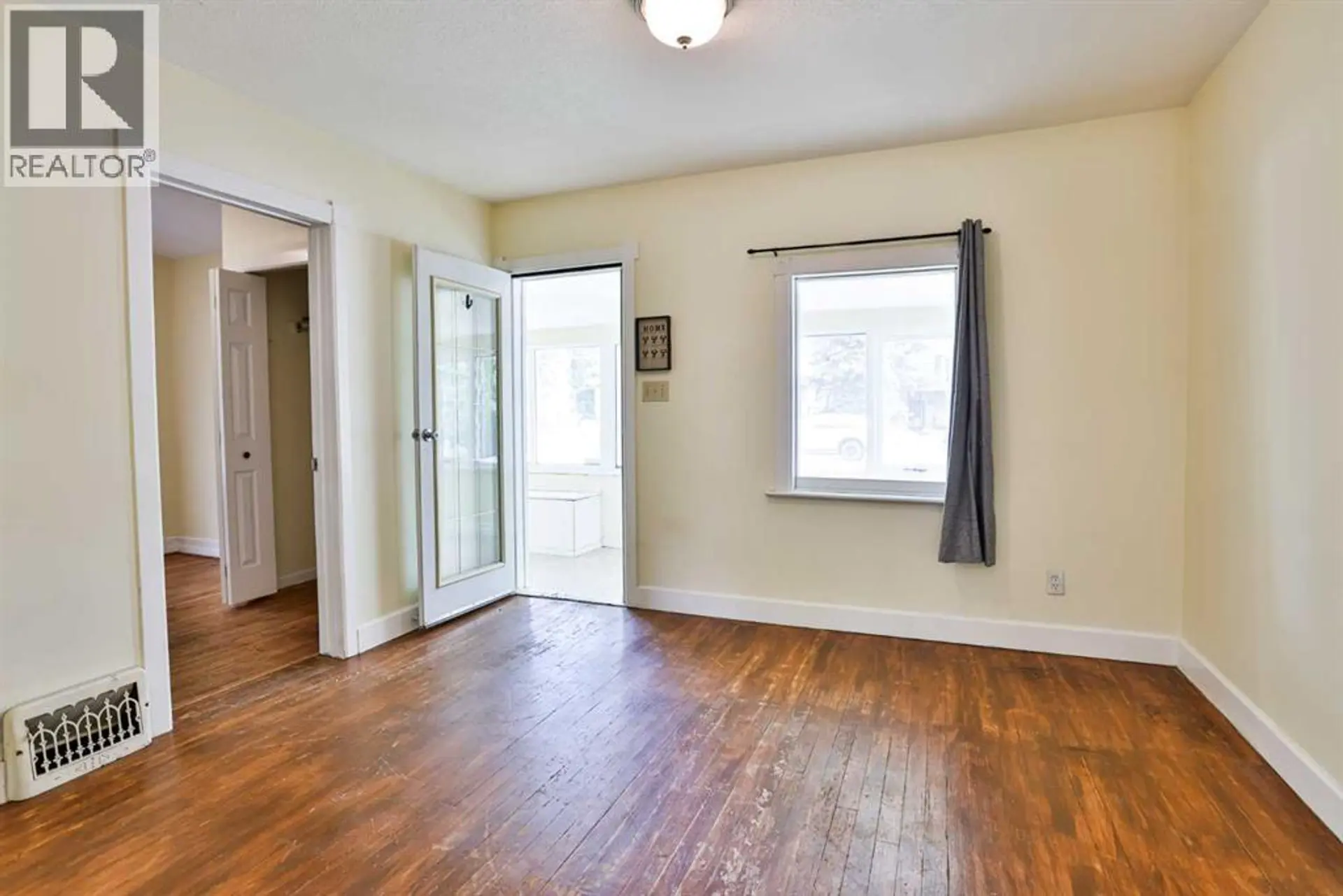 318 16 Street N - Image 5