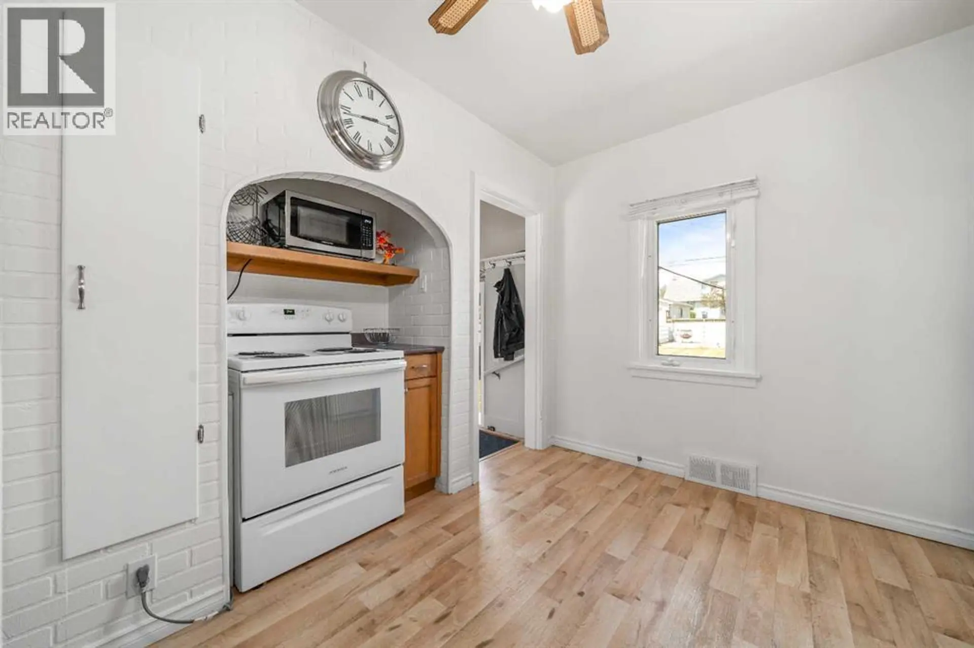 350 4 Street SW - Image 6