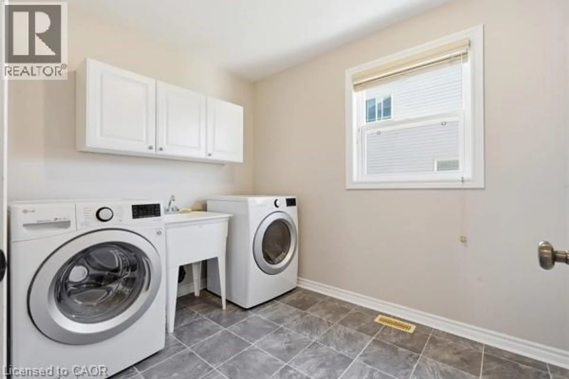 28 ROTH Avenue - Image 14