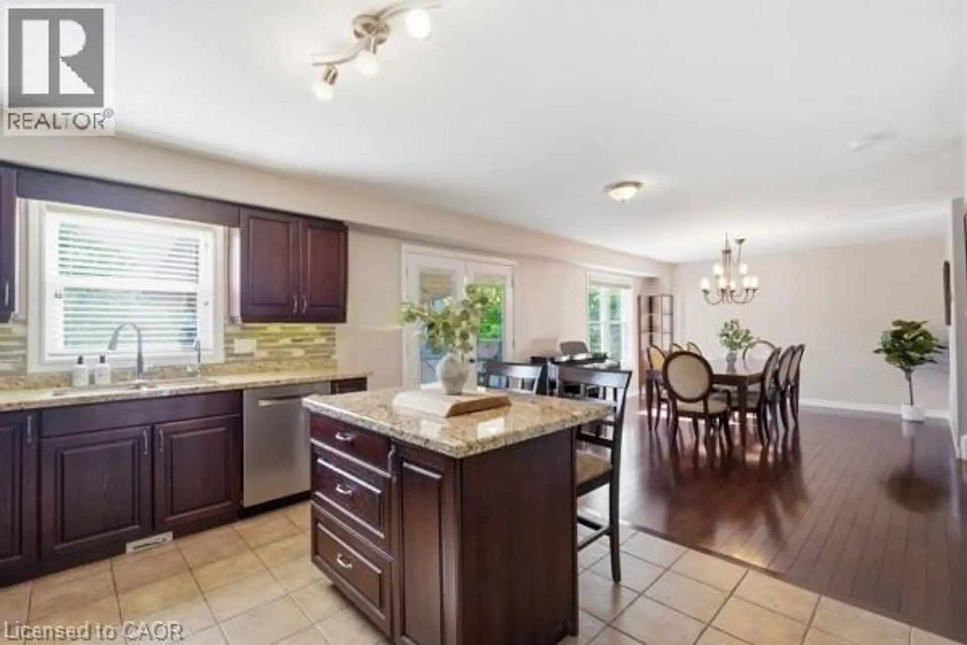 28 ROTH Avenue - Image 3