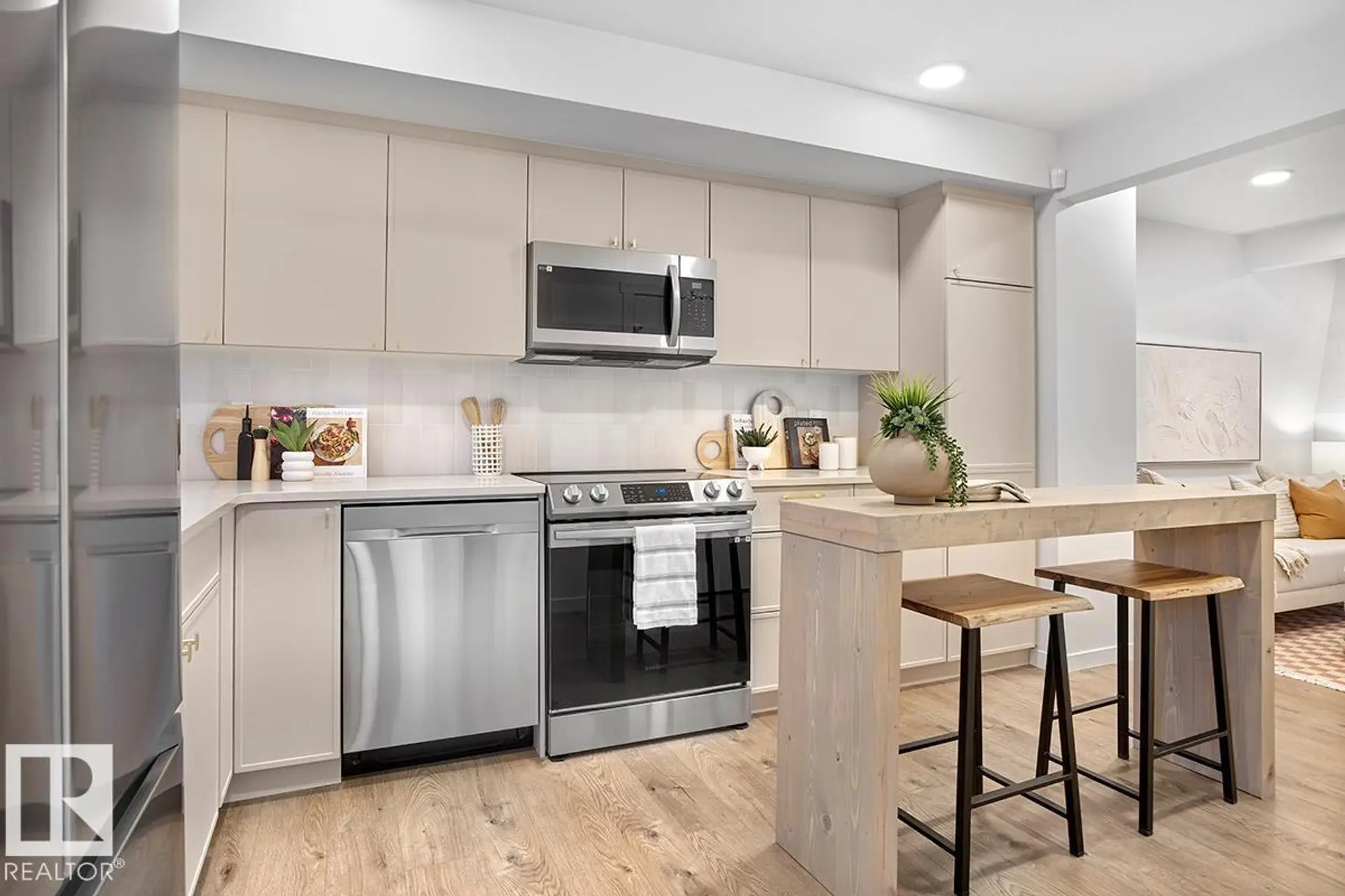 3 18640 18 AV NW - Image 4