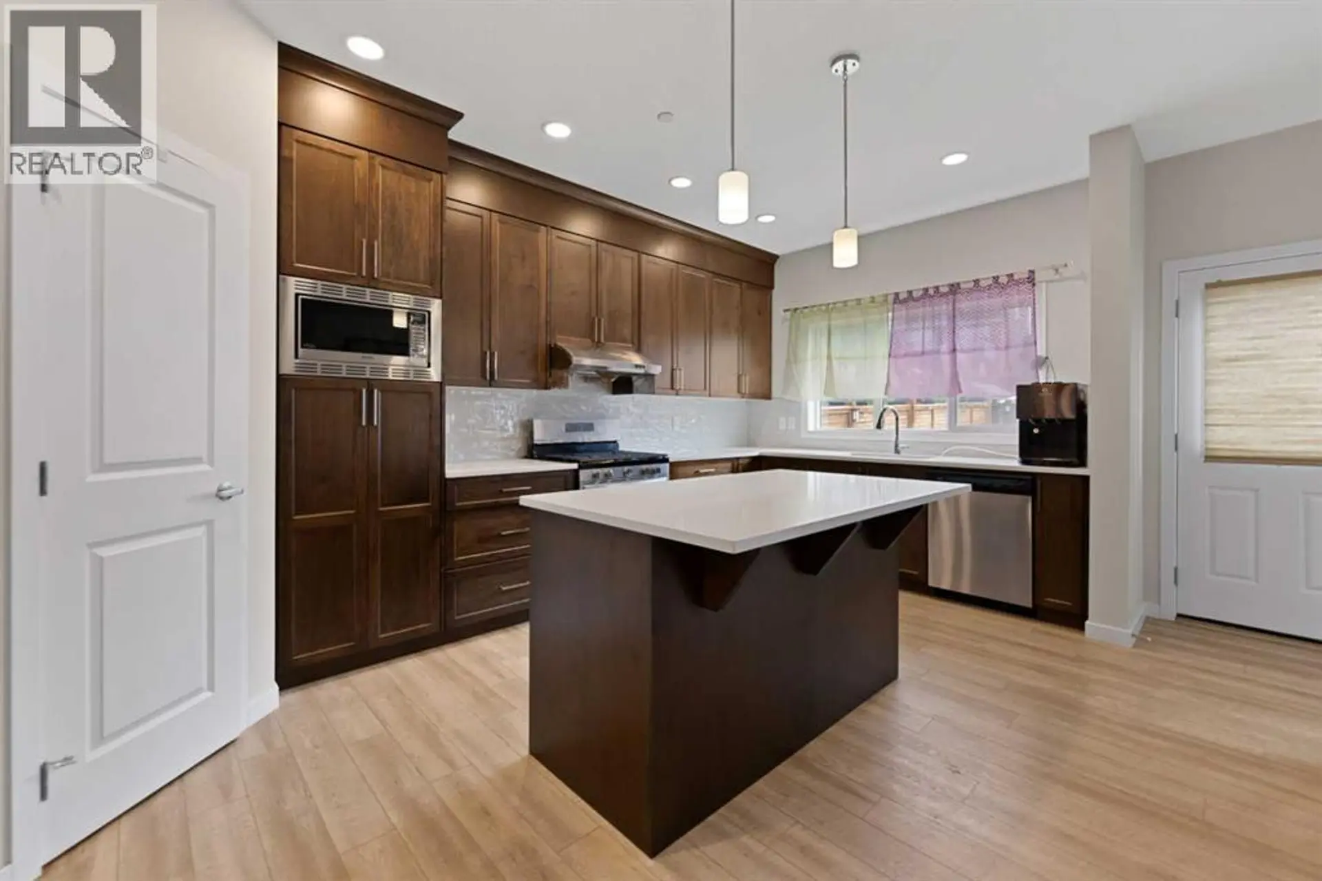 249 Lucas Crescent NW - Image 5